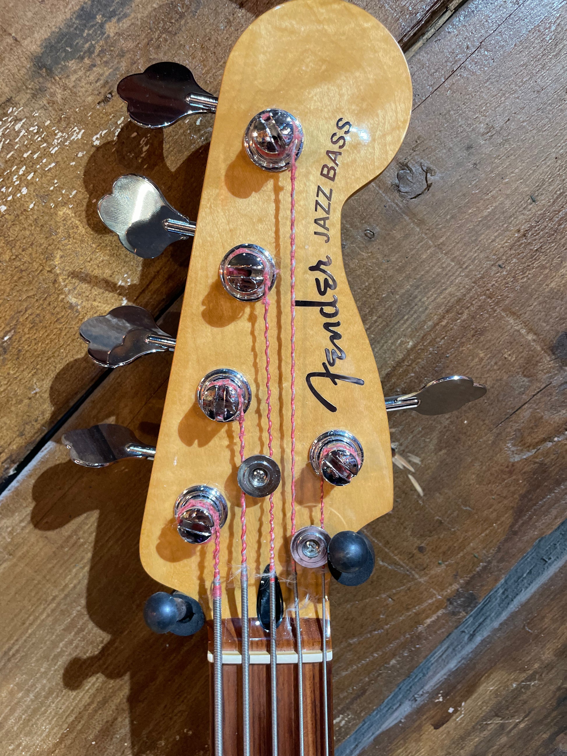 S/H Fender Player Plus Jazz Bass V, Three Tone Sunburst w/ Upgraded Sadowsky Preamp