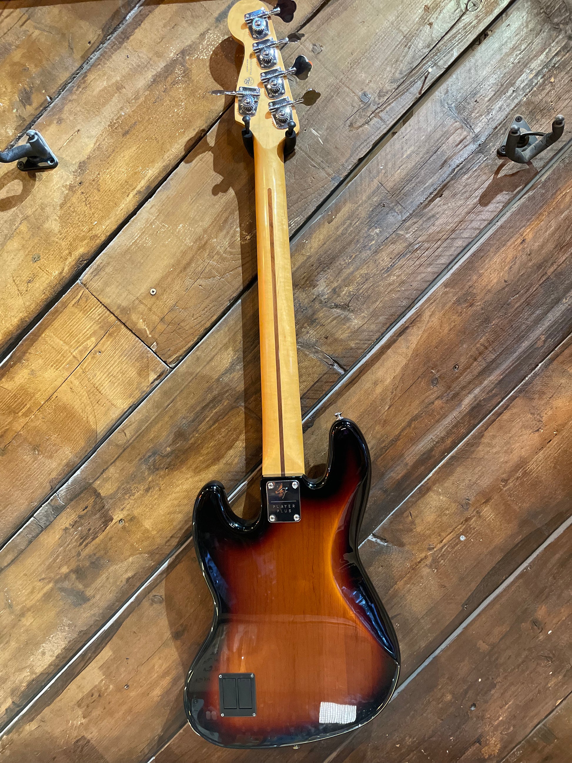 S/H Fender Player Plus Jazz Bass V, Three Tone Sunburst w/ Upgraded Sadowsky Preamp
