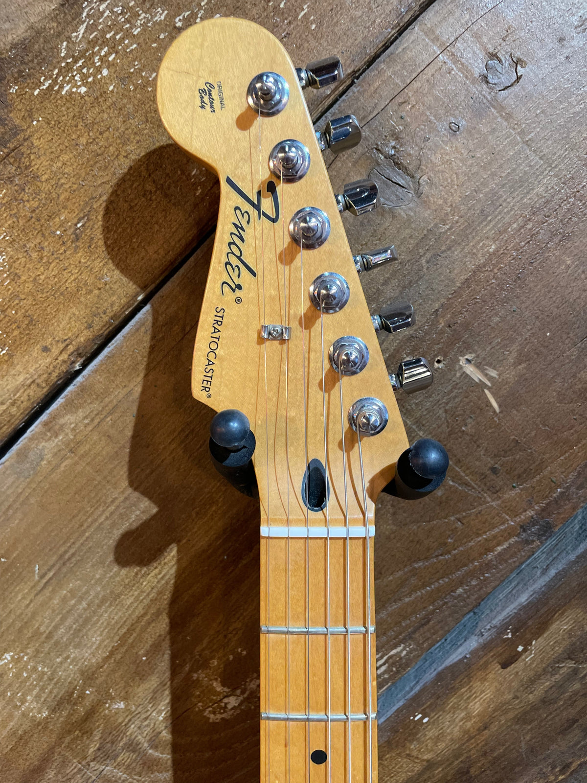 S/H 2011 Fender Mexican Standard Stratocaster Left Handed, Three Tone Sunburst