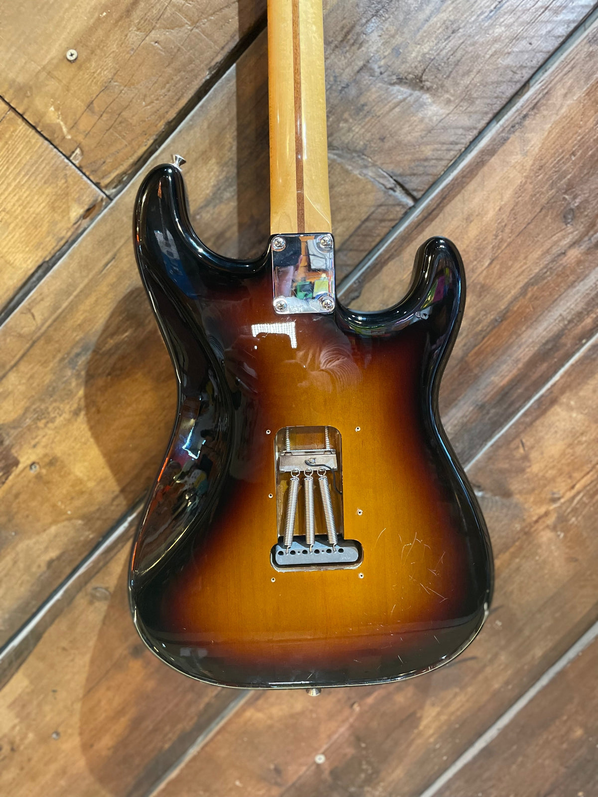 S/H 2011 Fender Mexican Standard Stratocaster Left Handed, Three Tone Sunburst