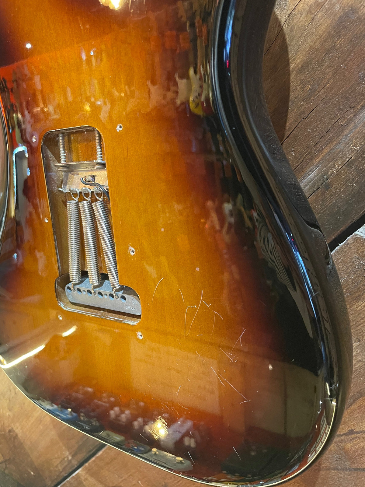 S/H 2011 Fender Mexican Standard Stratocaster Left Handed, Three Tone Sunburst
