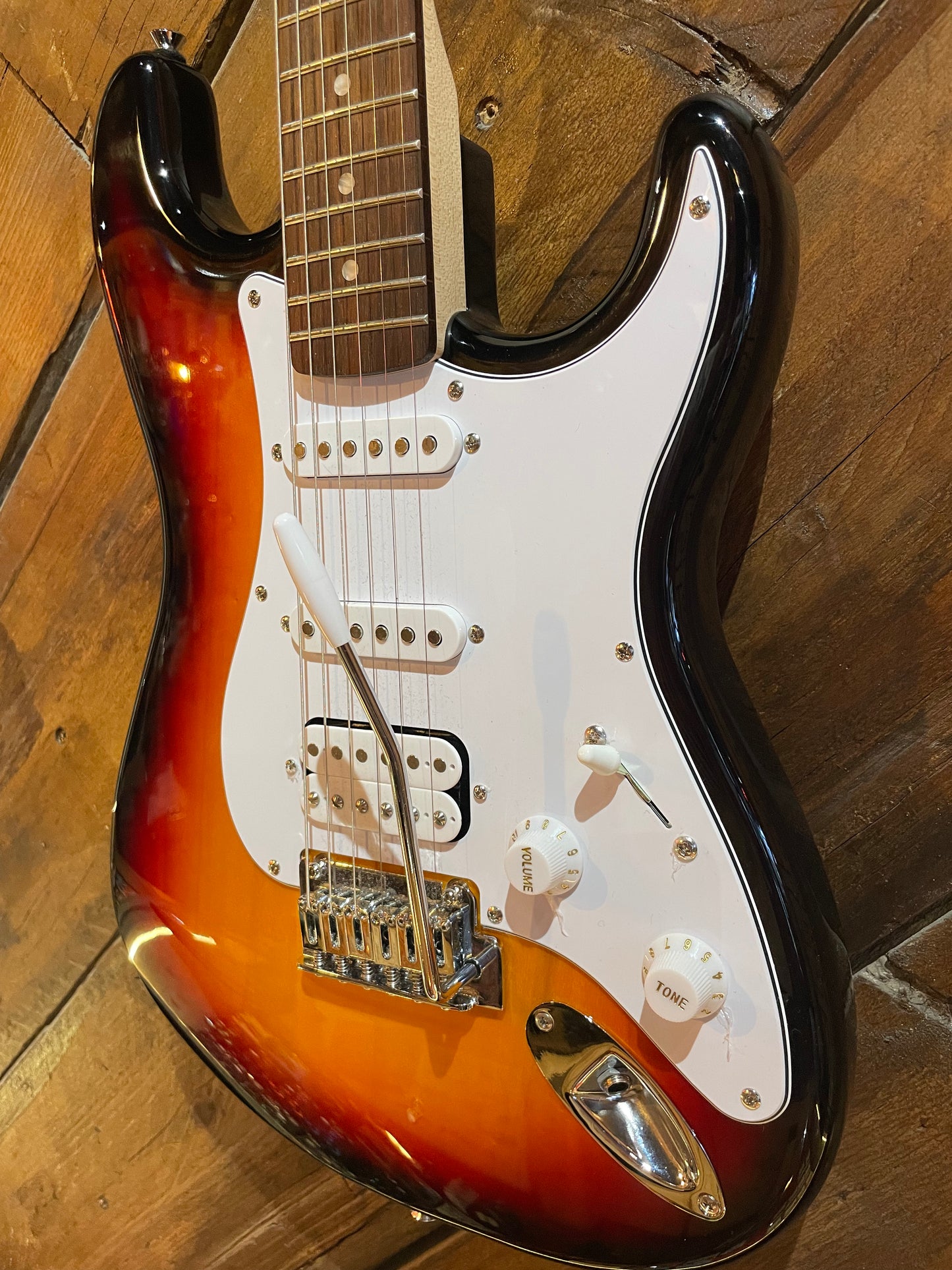 S/H Squier Affinity Stratocaster Junior HSS, Three Tone Sunburst