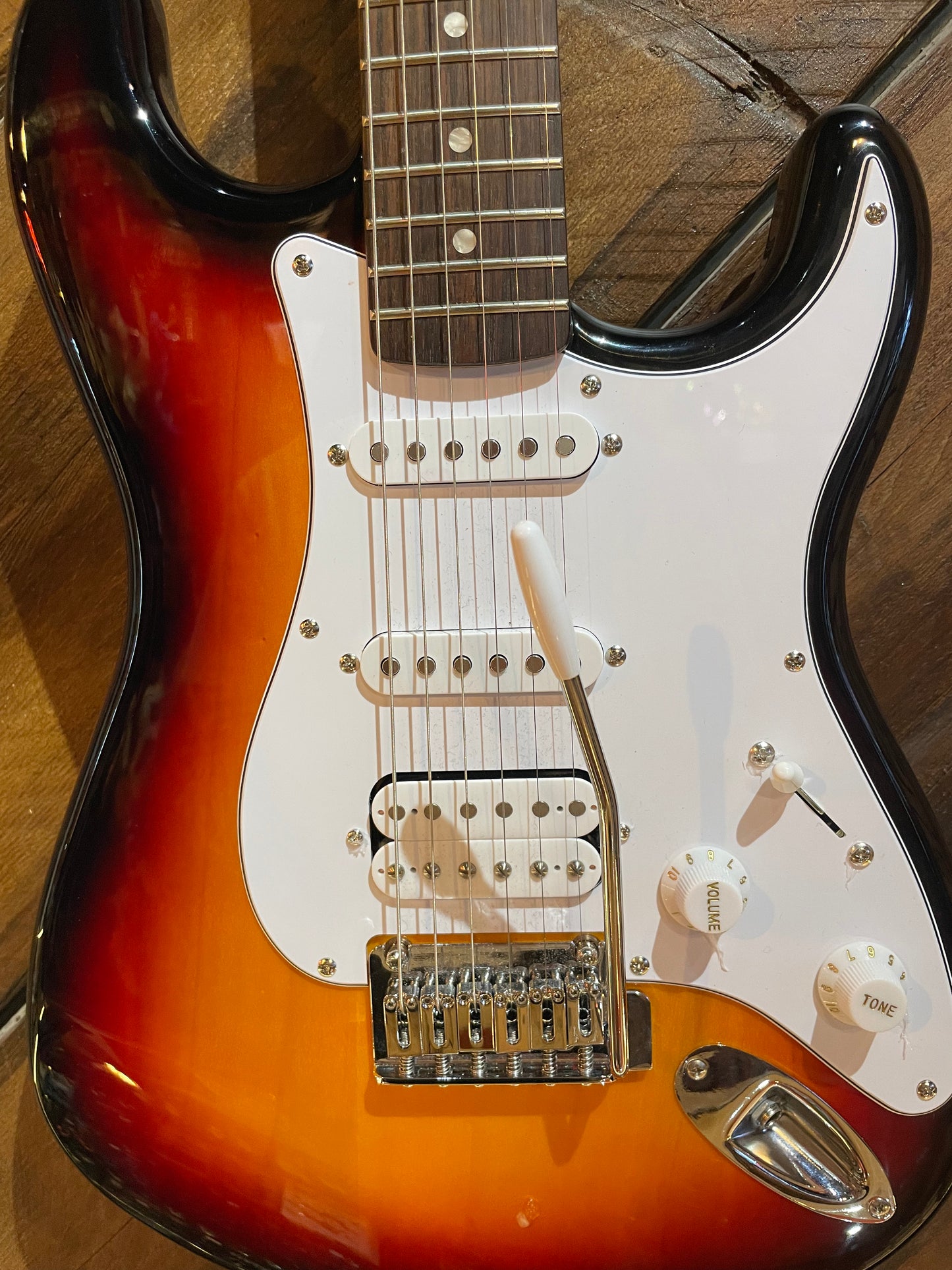 S/H Squier Affinity Stratocaster Junior HSS, Three Tone Sunburst