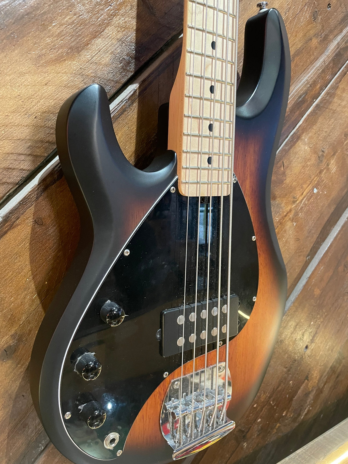 S/H Sterling By Music Man Ray5 Left Handed, Sunburst