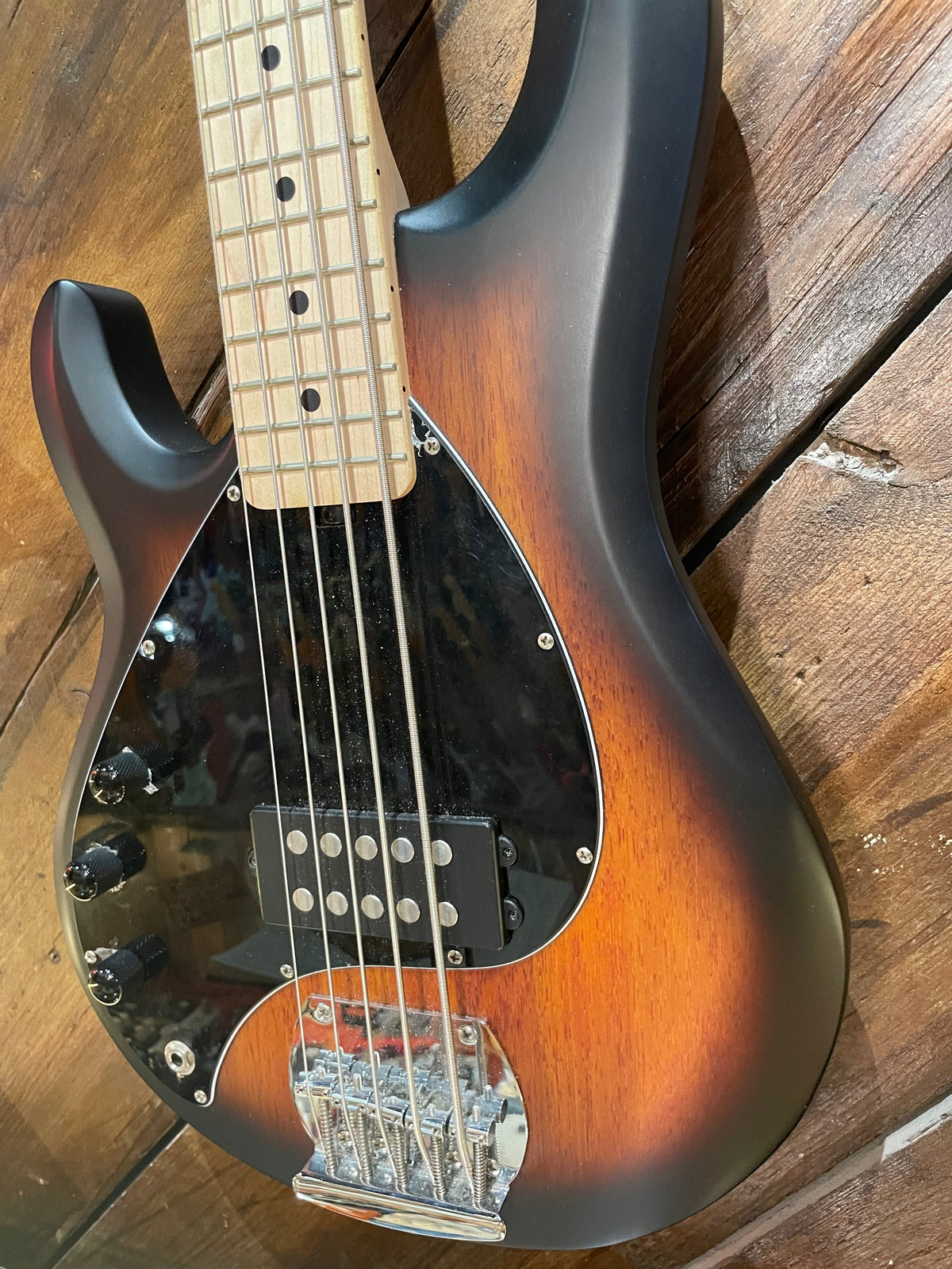S/H Sterling By Music Man Ray5 Left Handed, Sunburst