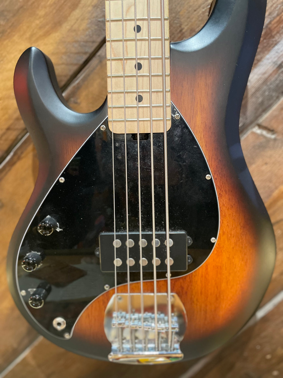 S/H Sterling By Music Man Ray5 Left Handed, Sunburst