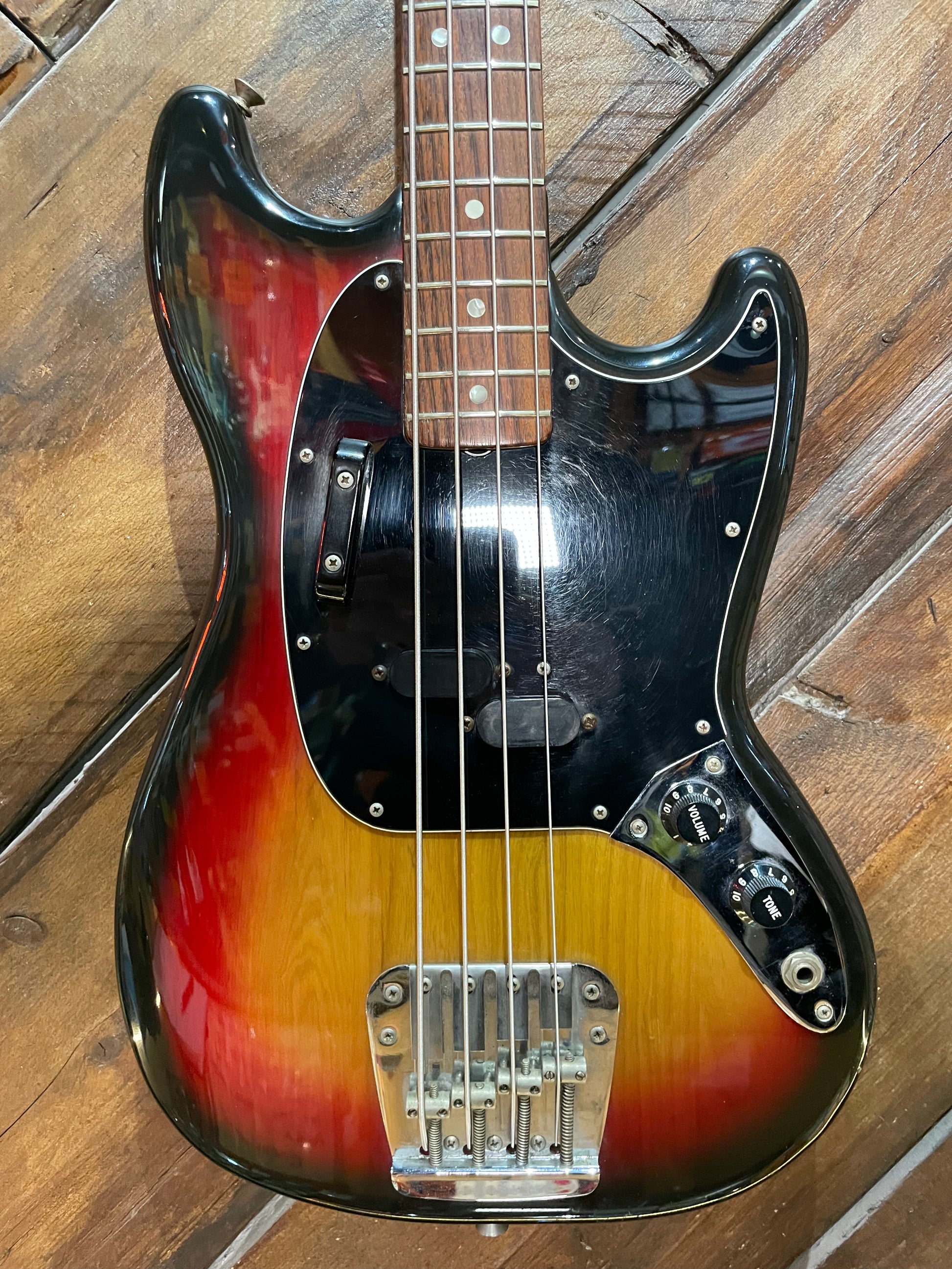 S/H 1978 Fender Mustang Bass, Three Tone Sunburst