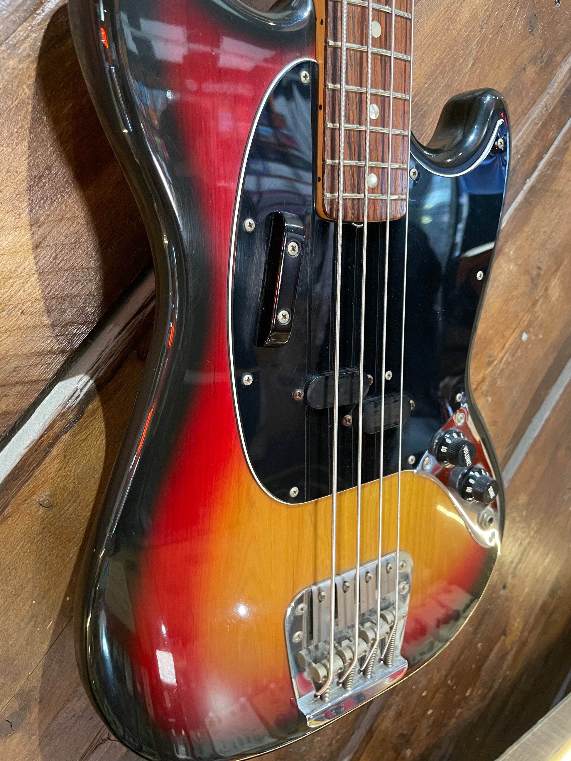 S/H 1978 Fender Mustang Bass, Three Tone Sunburst