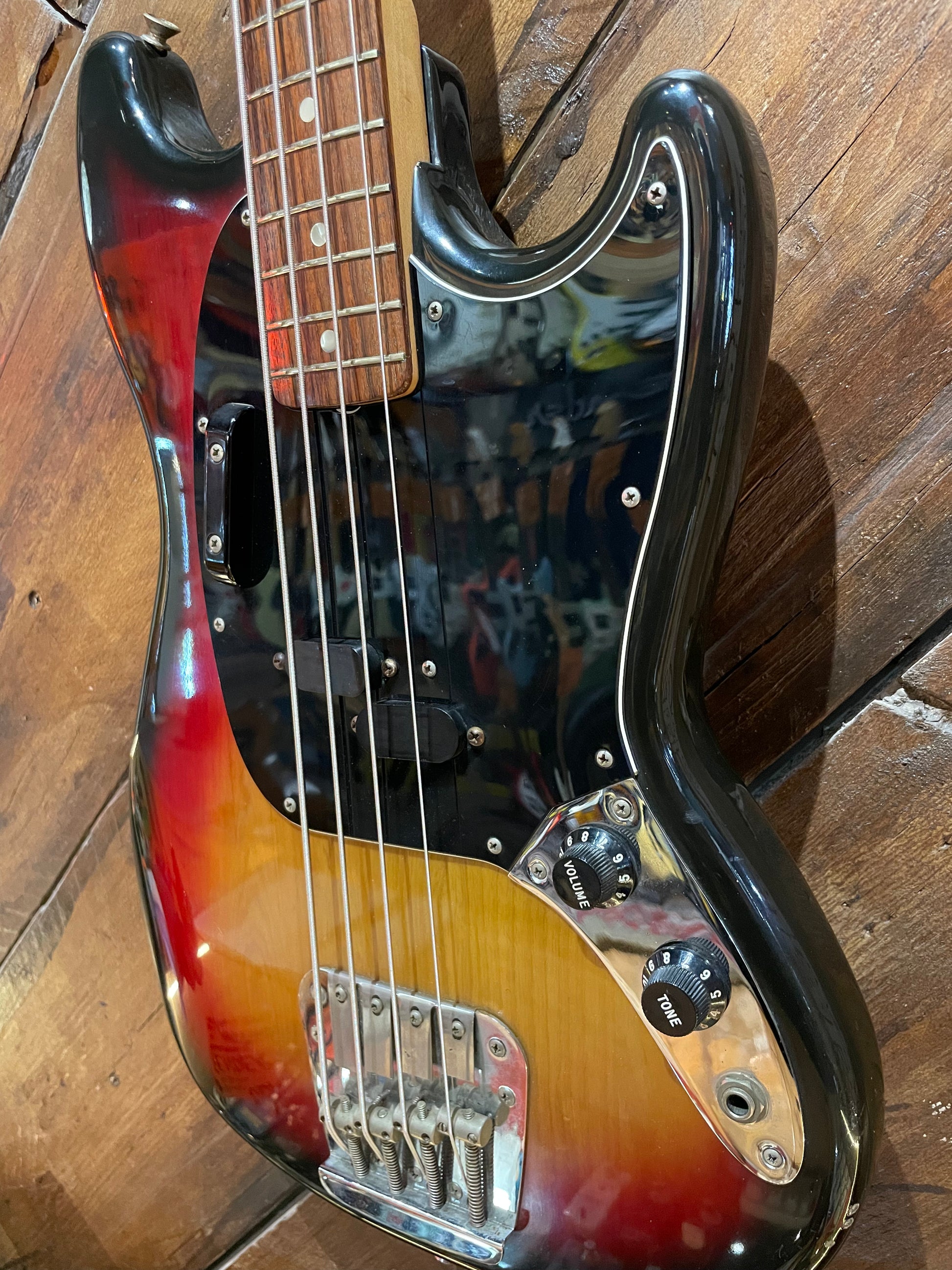 S/H 1978 Fender Mustang Bass, Three Tone Sunburst
