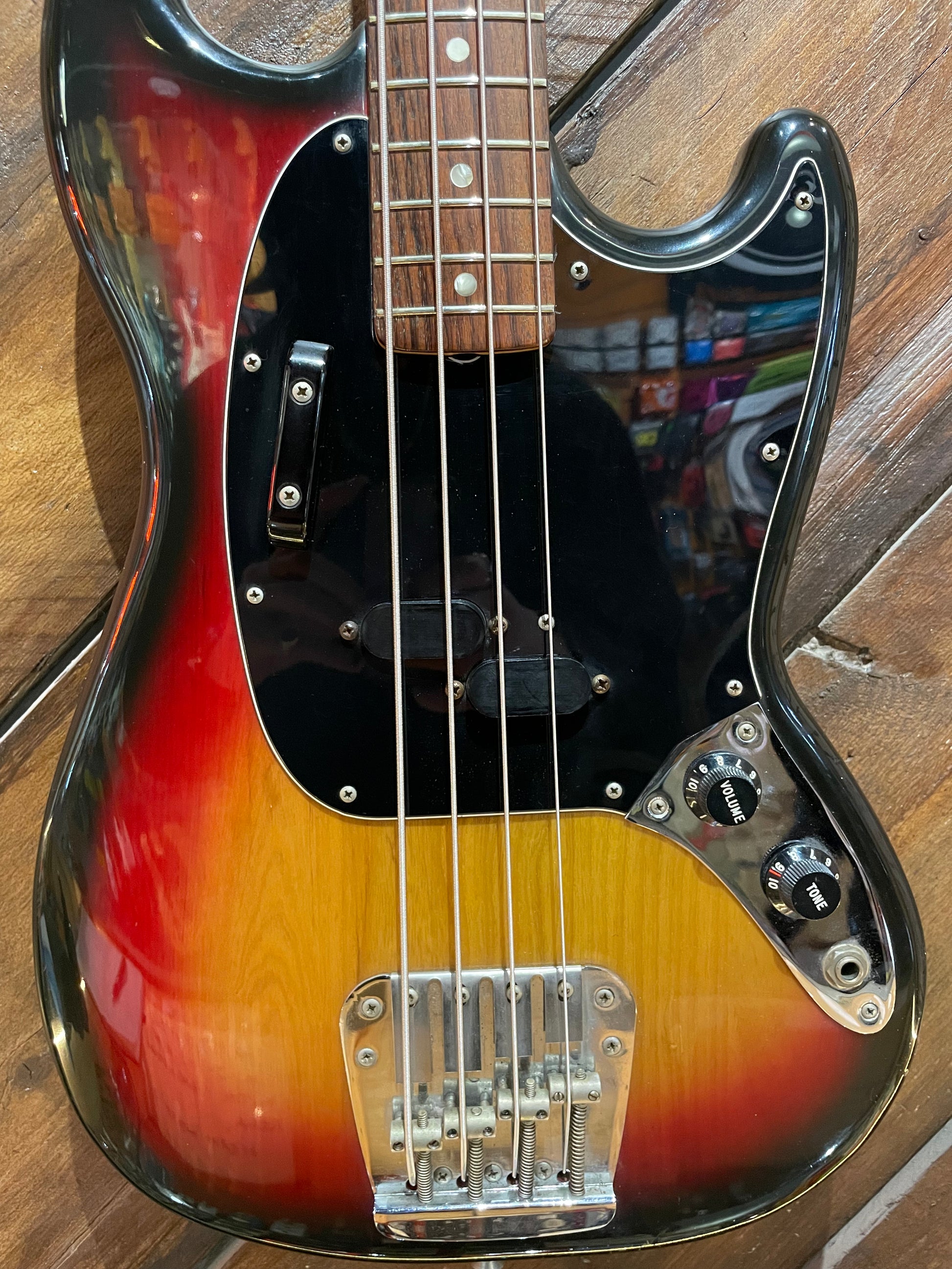 S/H 1978 Fender Mustang Bass, Three Tone Sunburst