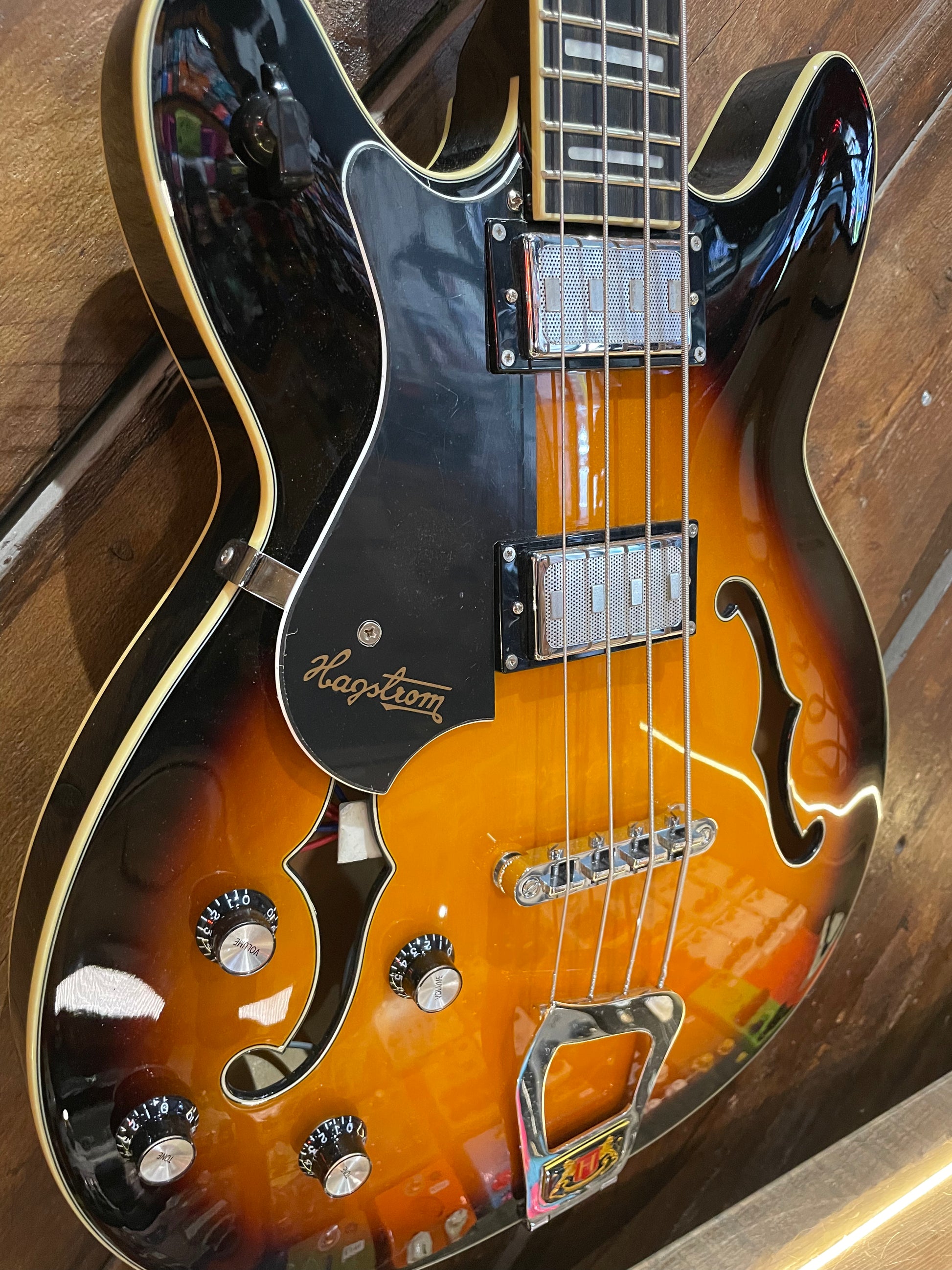 S/H Hagstrom Viking Electric Bass Left Handed, Tobacco Sunburst
