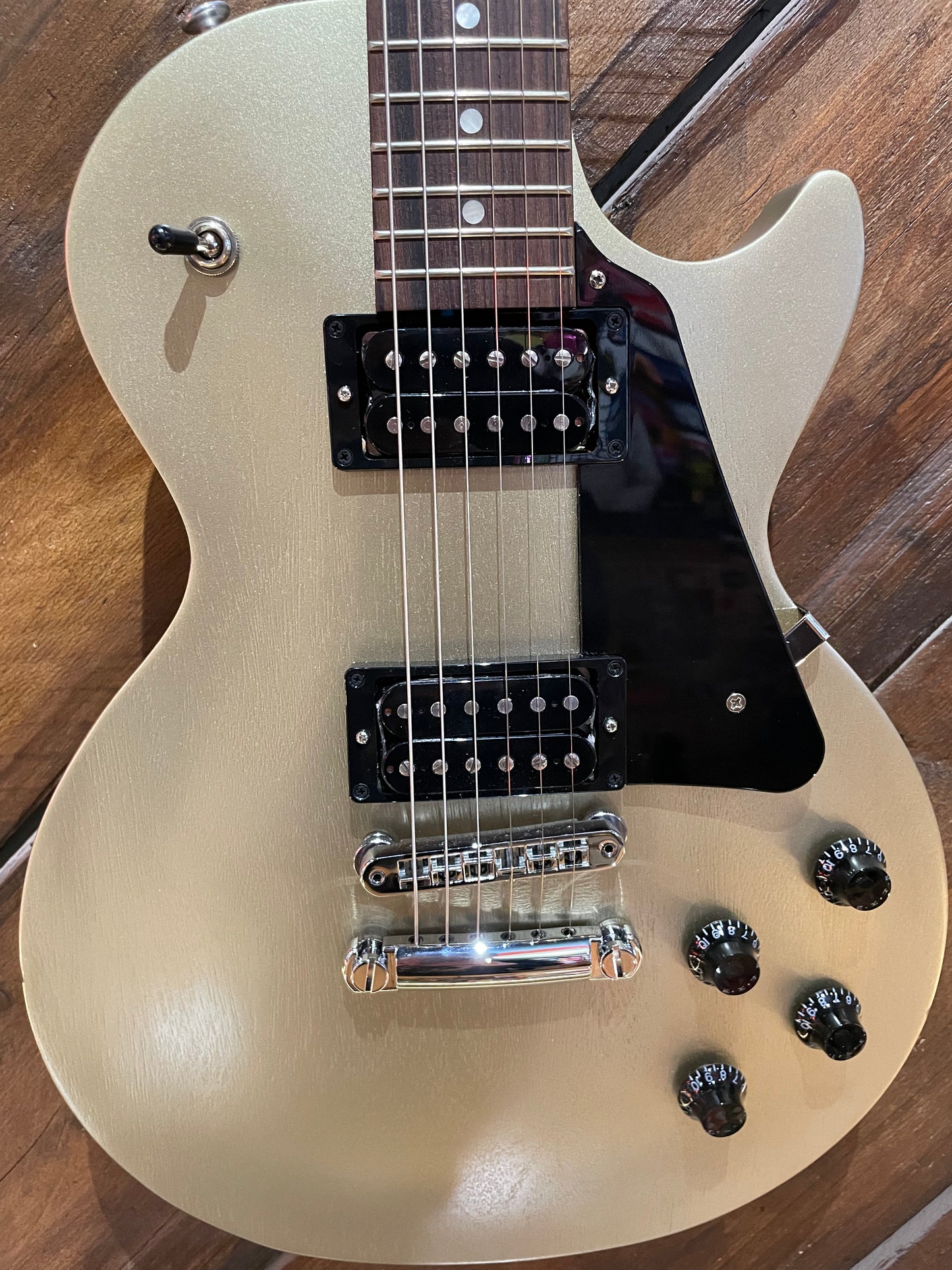 S/H 2024 Gibson Les Paul Modern Lite, Gold Mist Satin