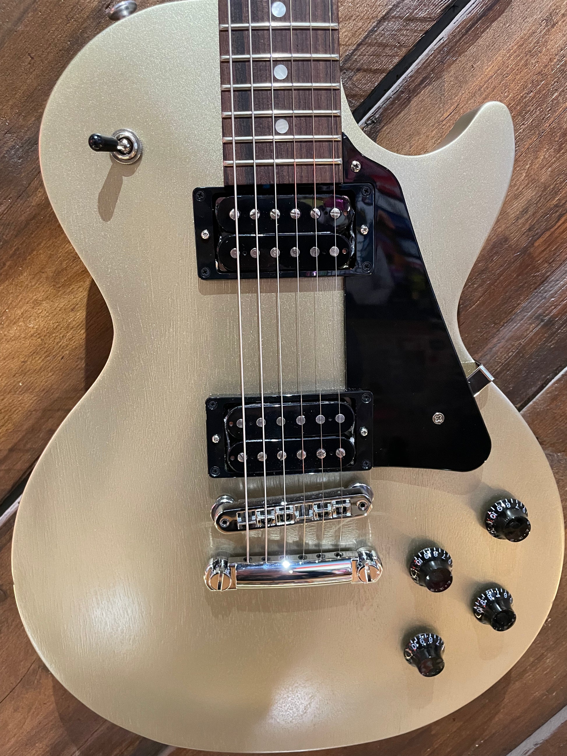 S/H 2024 Gibson Les Paul Modern Lite, Gold Mist Satin