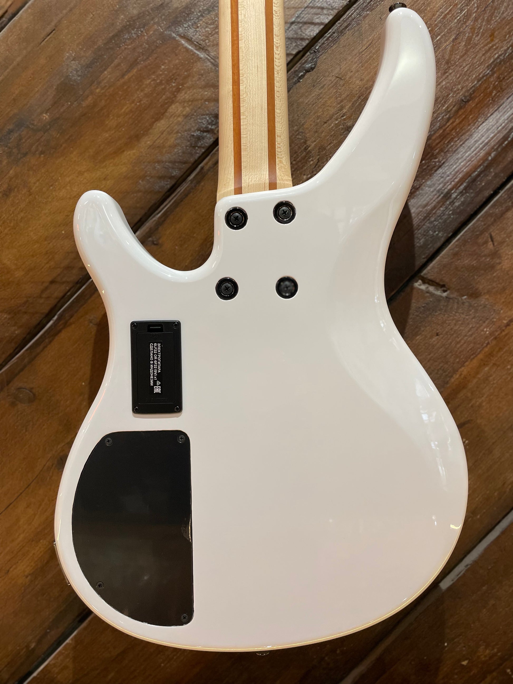S/H Yamaha TRBX304 Electric Bass Guitar, White