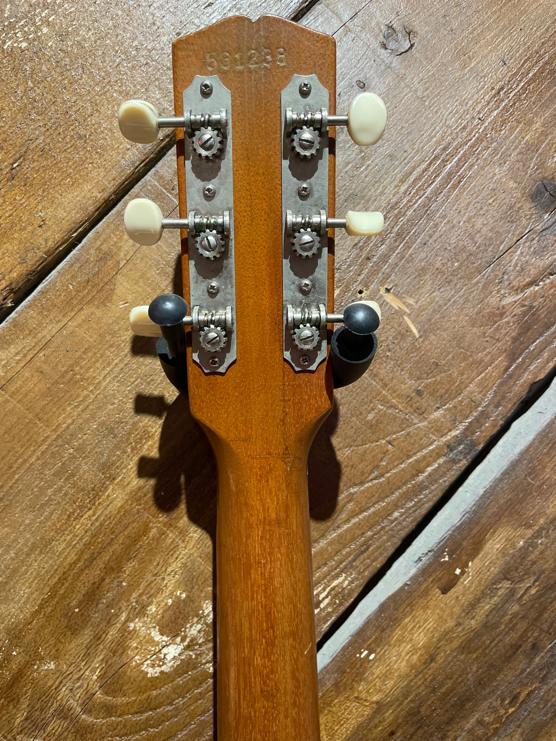 S/H 1969 Gibson B-15 Parlor Acoustic Guitar, Natural