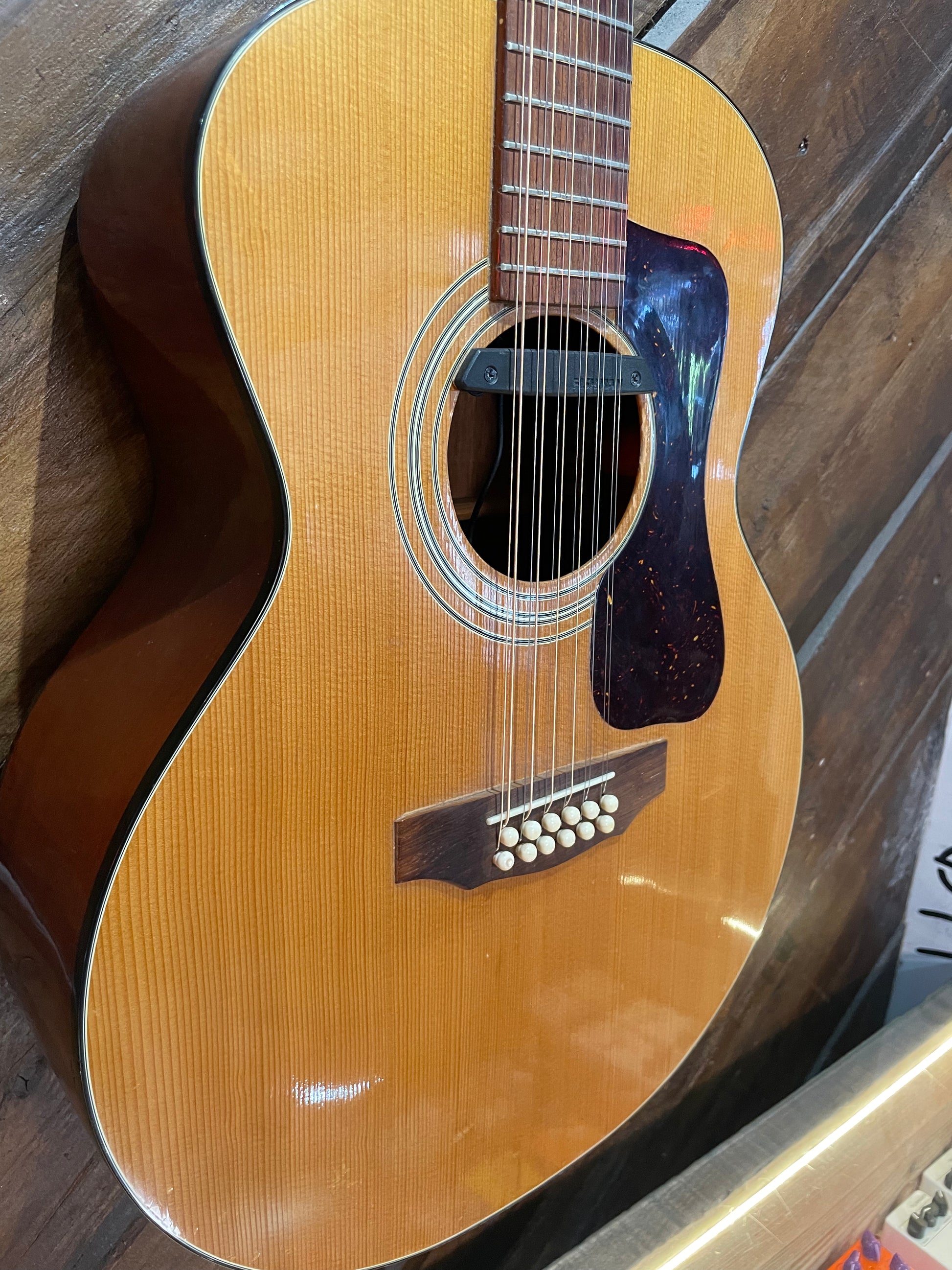 S/H 1975 Guild F112NT 12-String Jumbo Acoustic Guitar, Natural