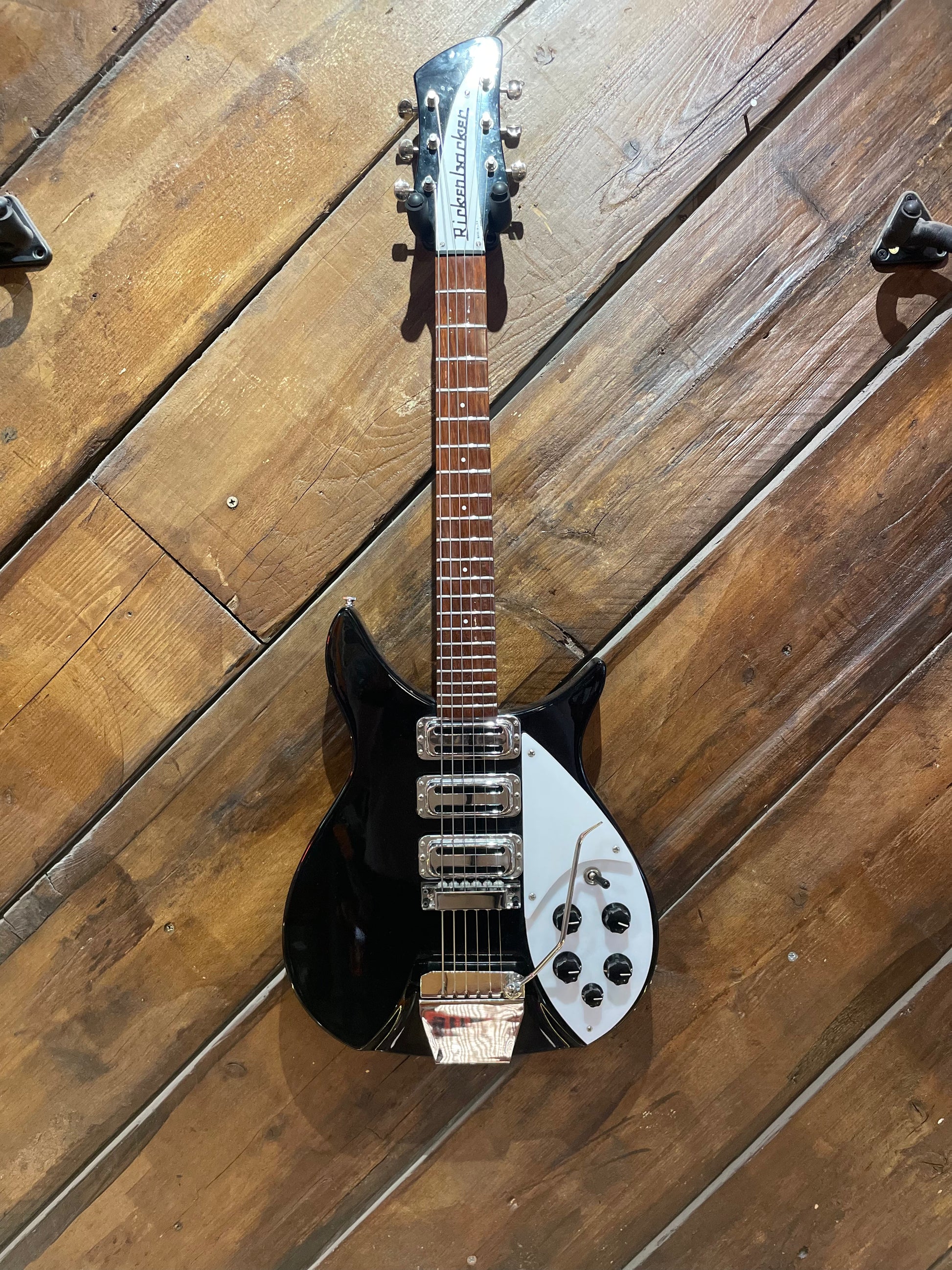 S/H 2021 Rickenbacker 325C64, Jetglo
