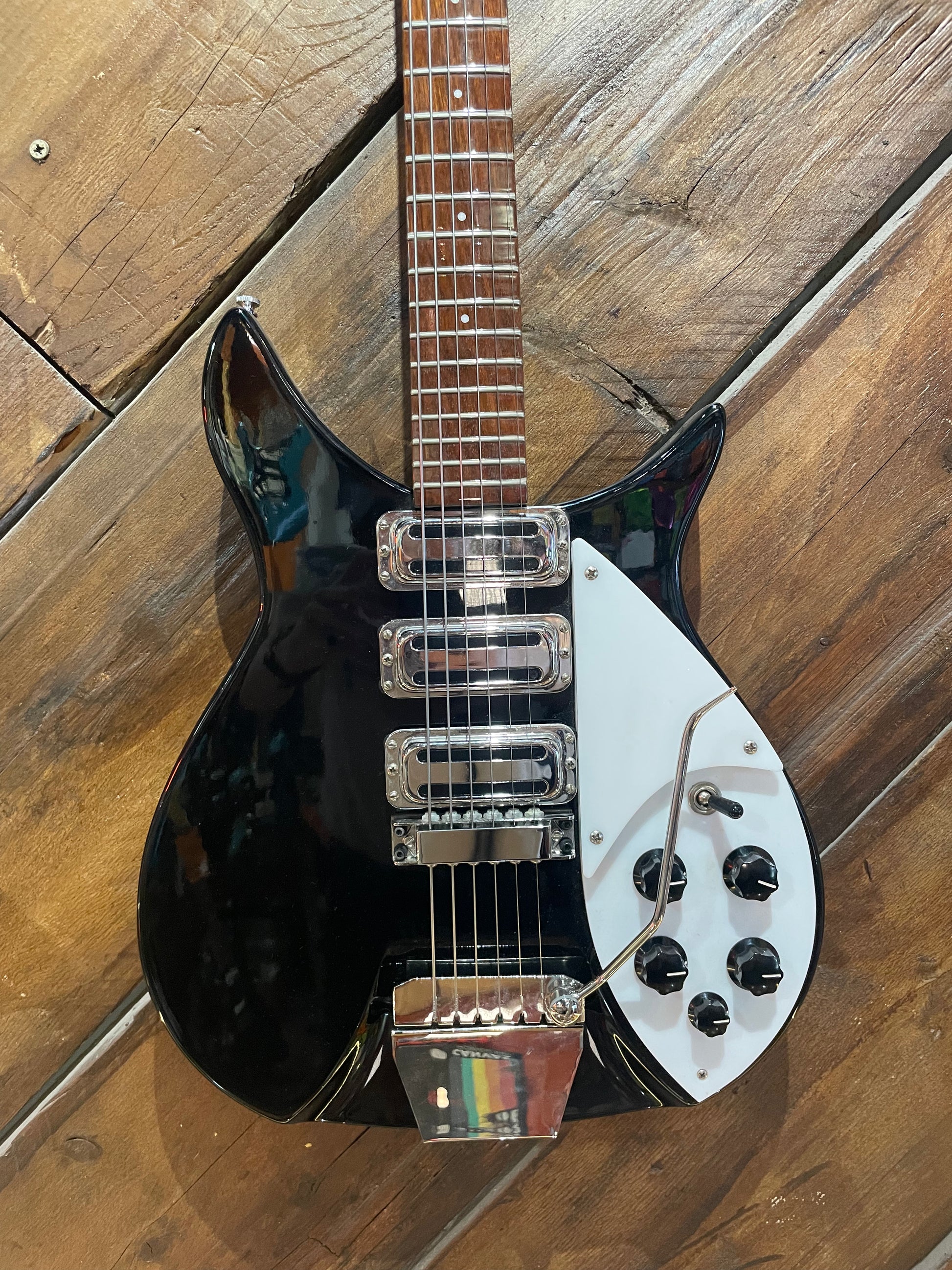 S/H 2021 Rickenbacker 325C64, Jetglo