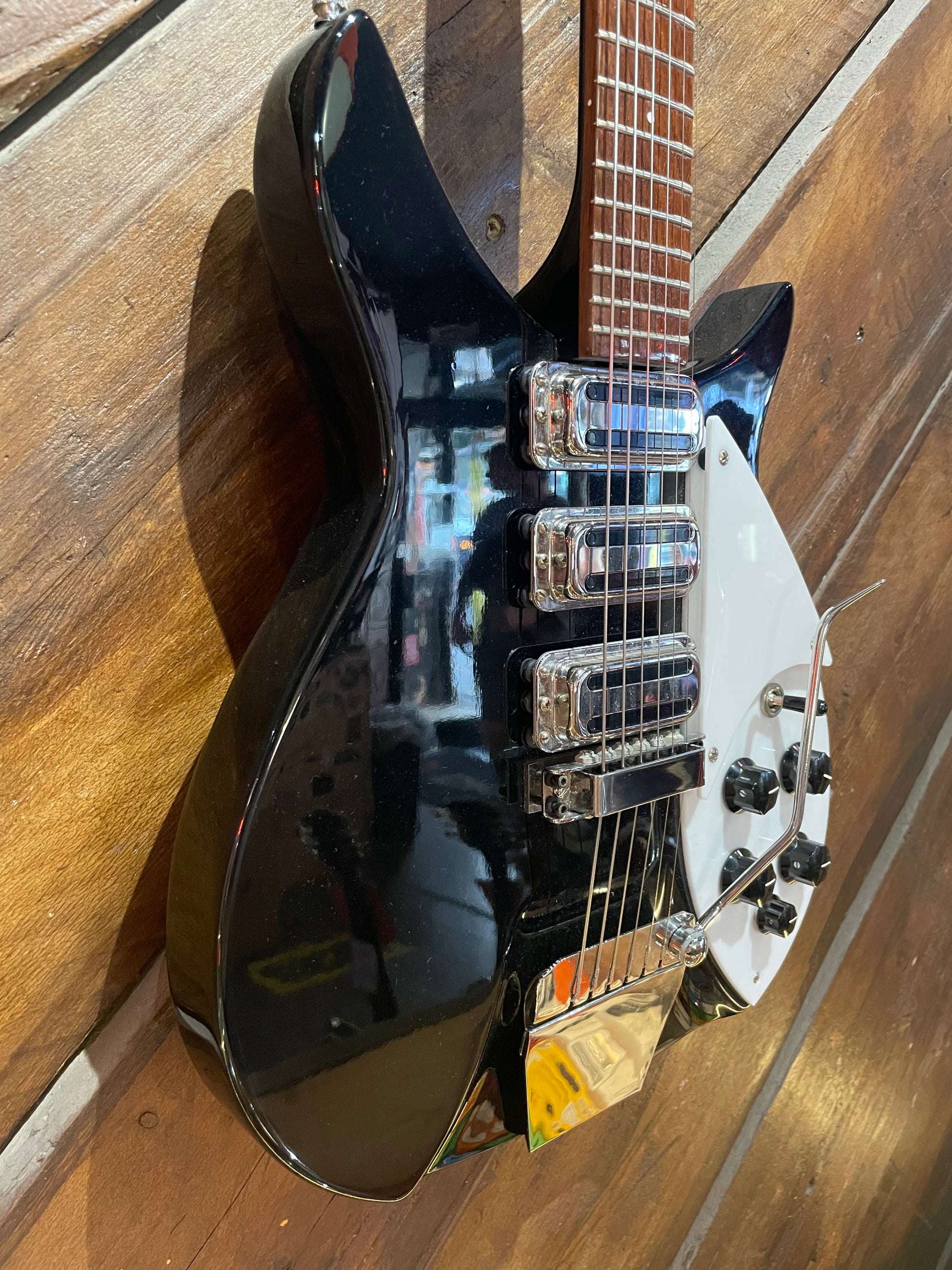 S/H 2021 Rickenbacker 325C64, Jetglo