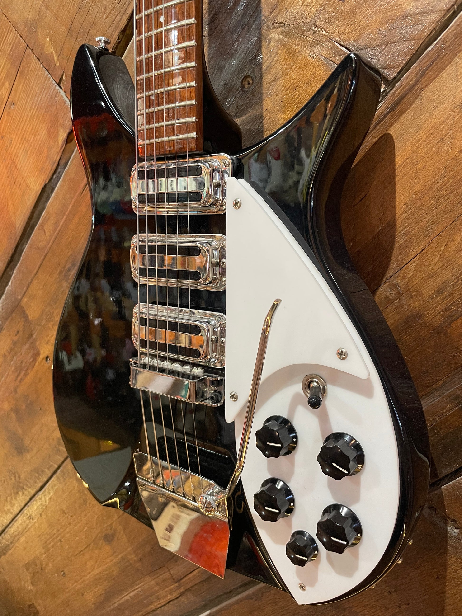 S/H 2021 Rickenbacker 325C64, Jetglo