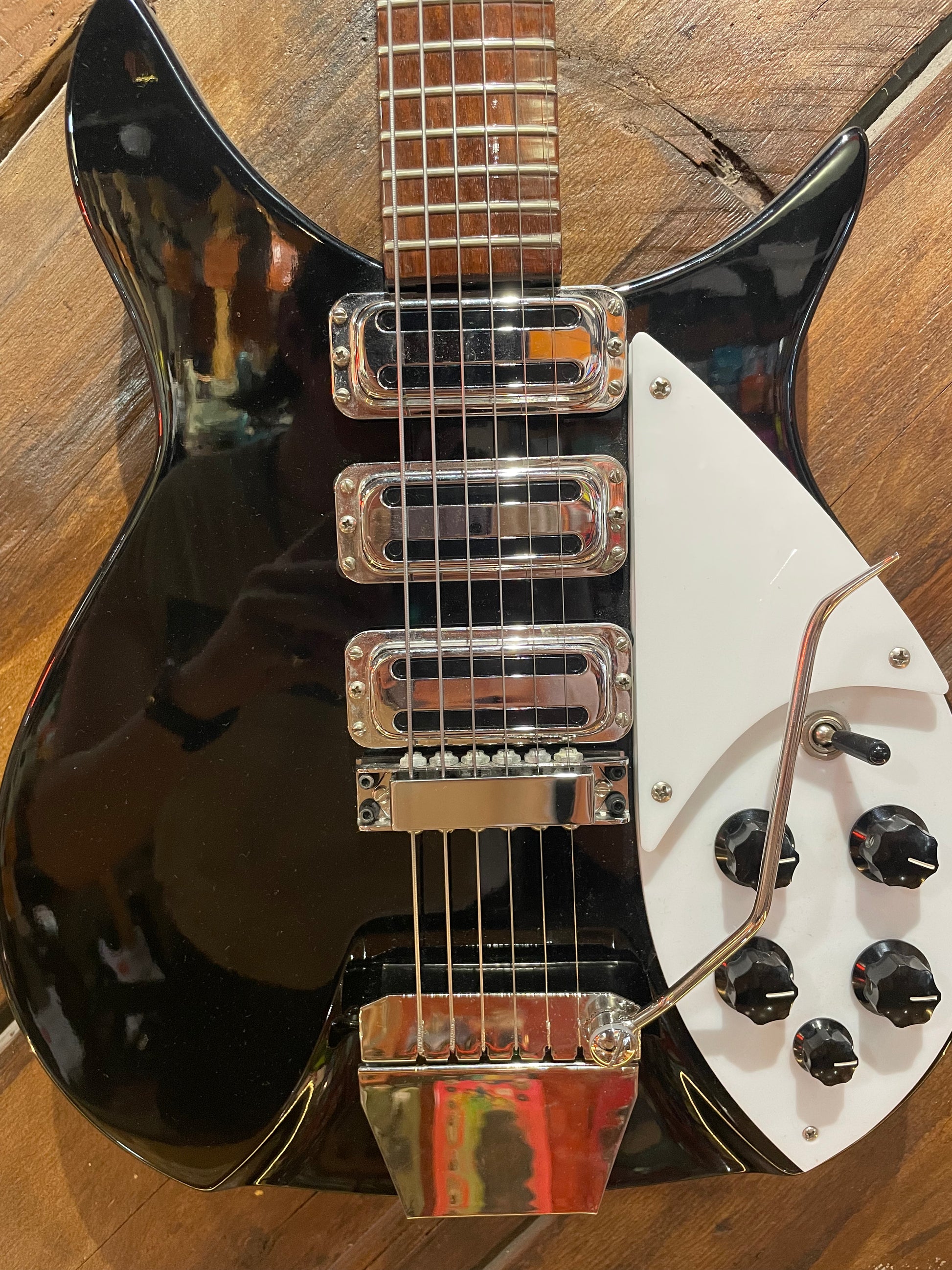 S/H 2021 Rickenbacker 325C64, Jetglo