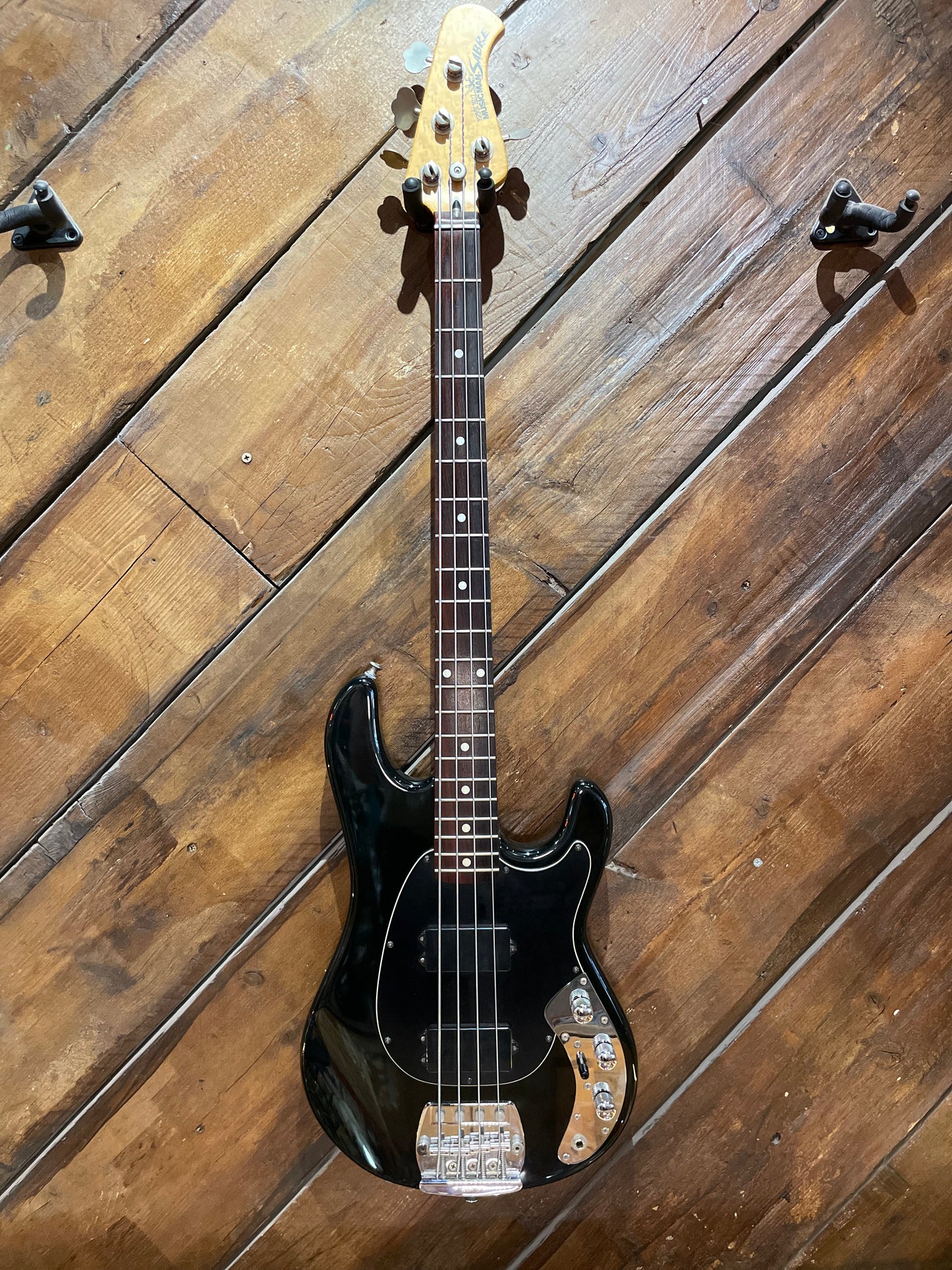 S/H 1988 Music Man Sabre Bass, Black