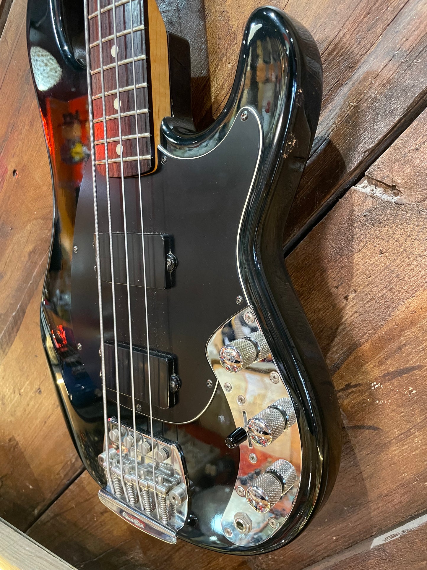S/H 1988 Music Man Sabre Bass, Black