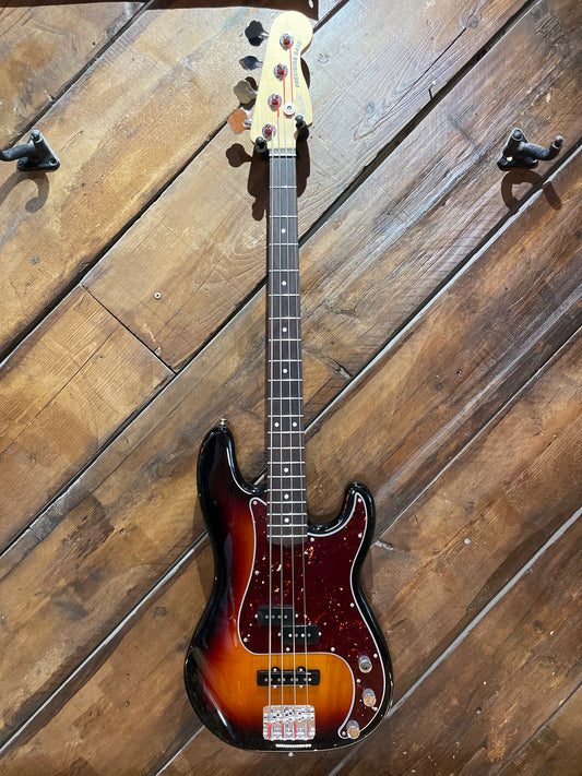 S/H Fender Performer PJ Precision Bass, Three Tone Sunburst