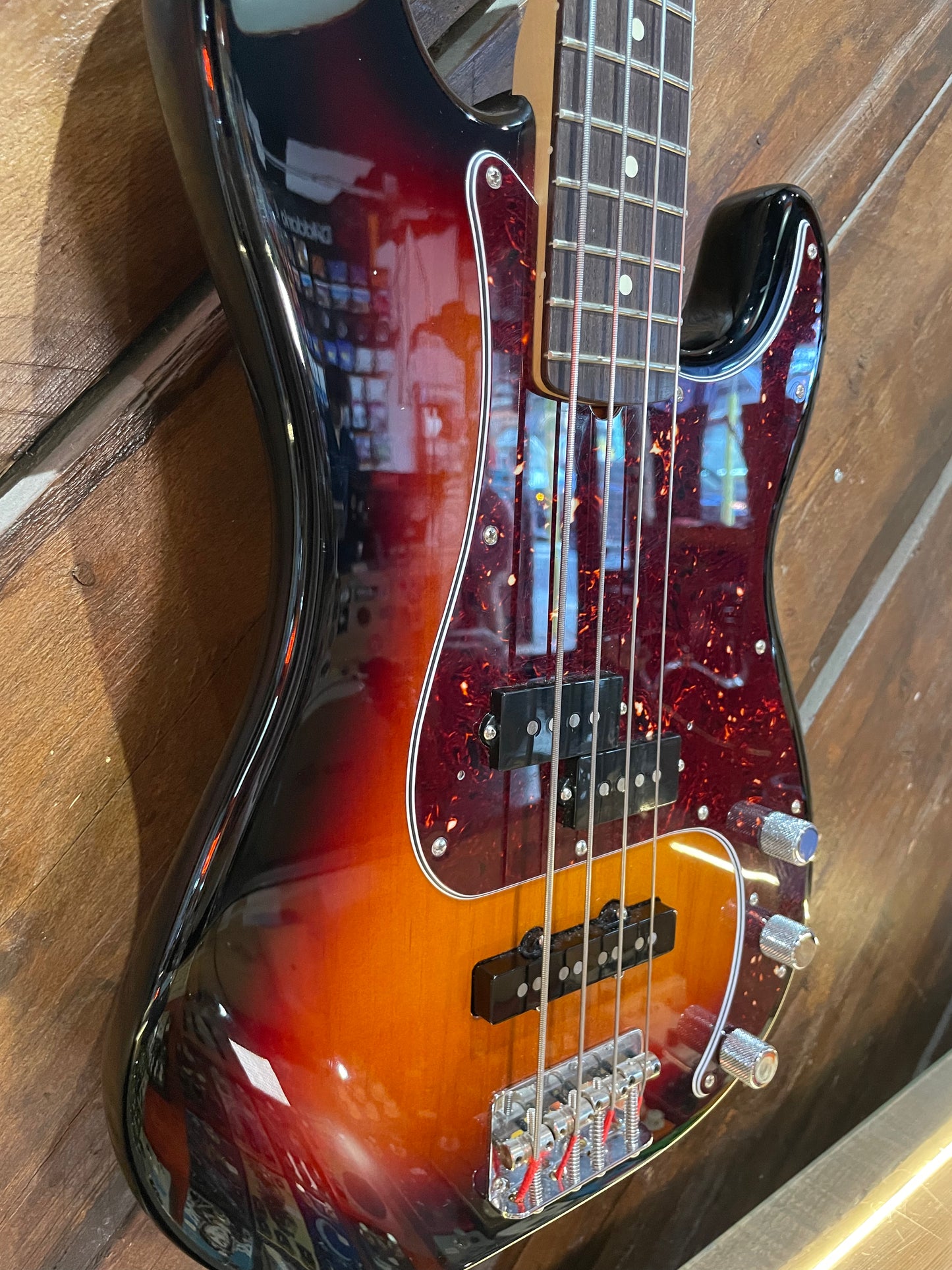 S/H Fender Performer PJ Precision Bass, Three Tone Sunburst