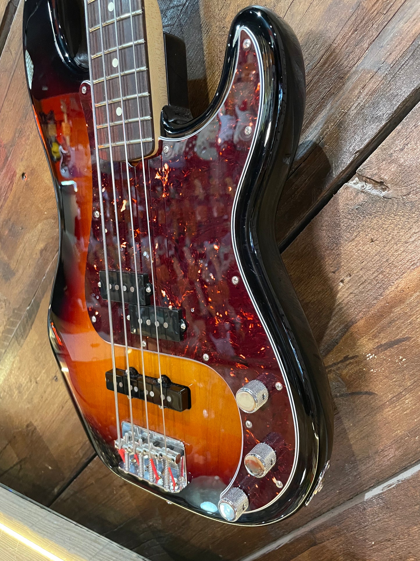 S/H Fender Performer PJ Precision Bass, Three Tone Sunburst