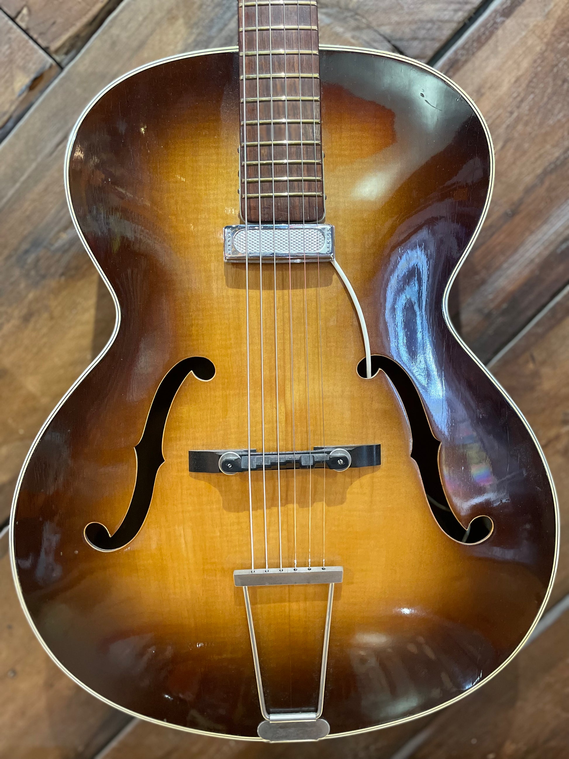 S/H 1960s Hofner Congress with Hofner Pickup, Sunburst