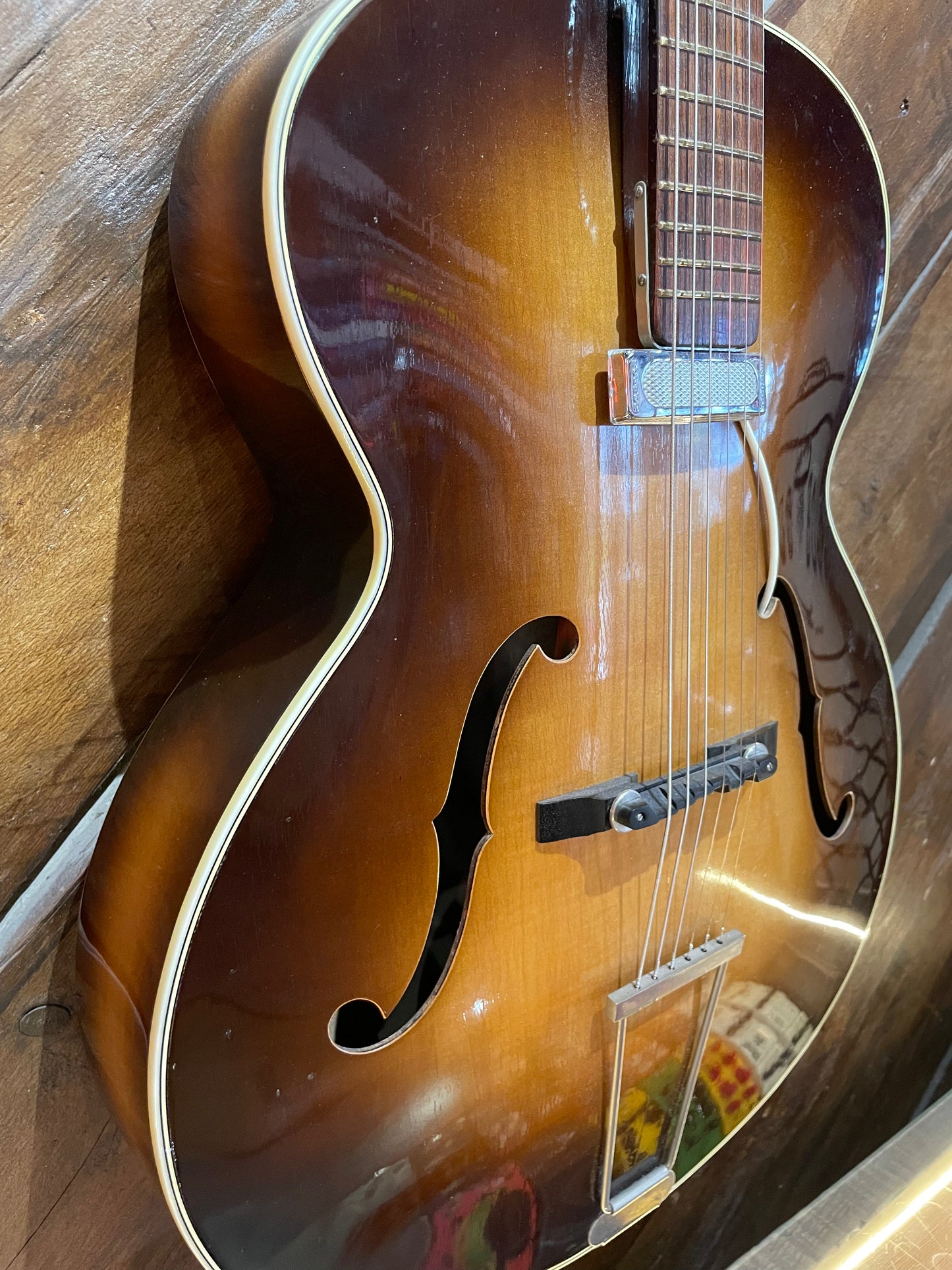 S/H 1960s Hofner Congress with Hofner Pickup, Sunburst