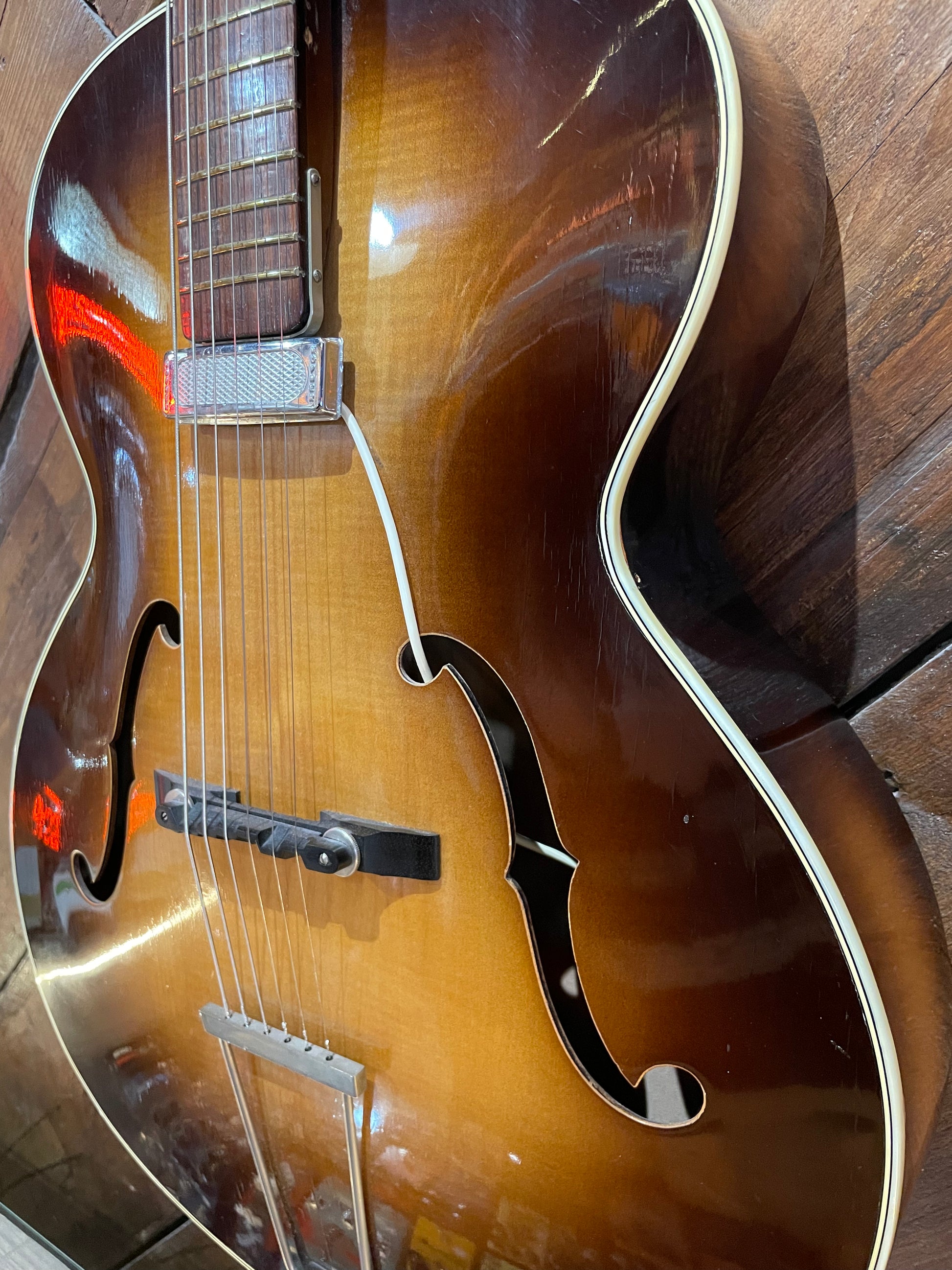 S/H 1960s Hofner Congress with Hofner Pickup, Sunburst