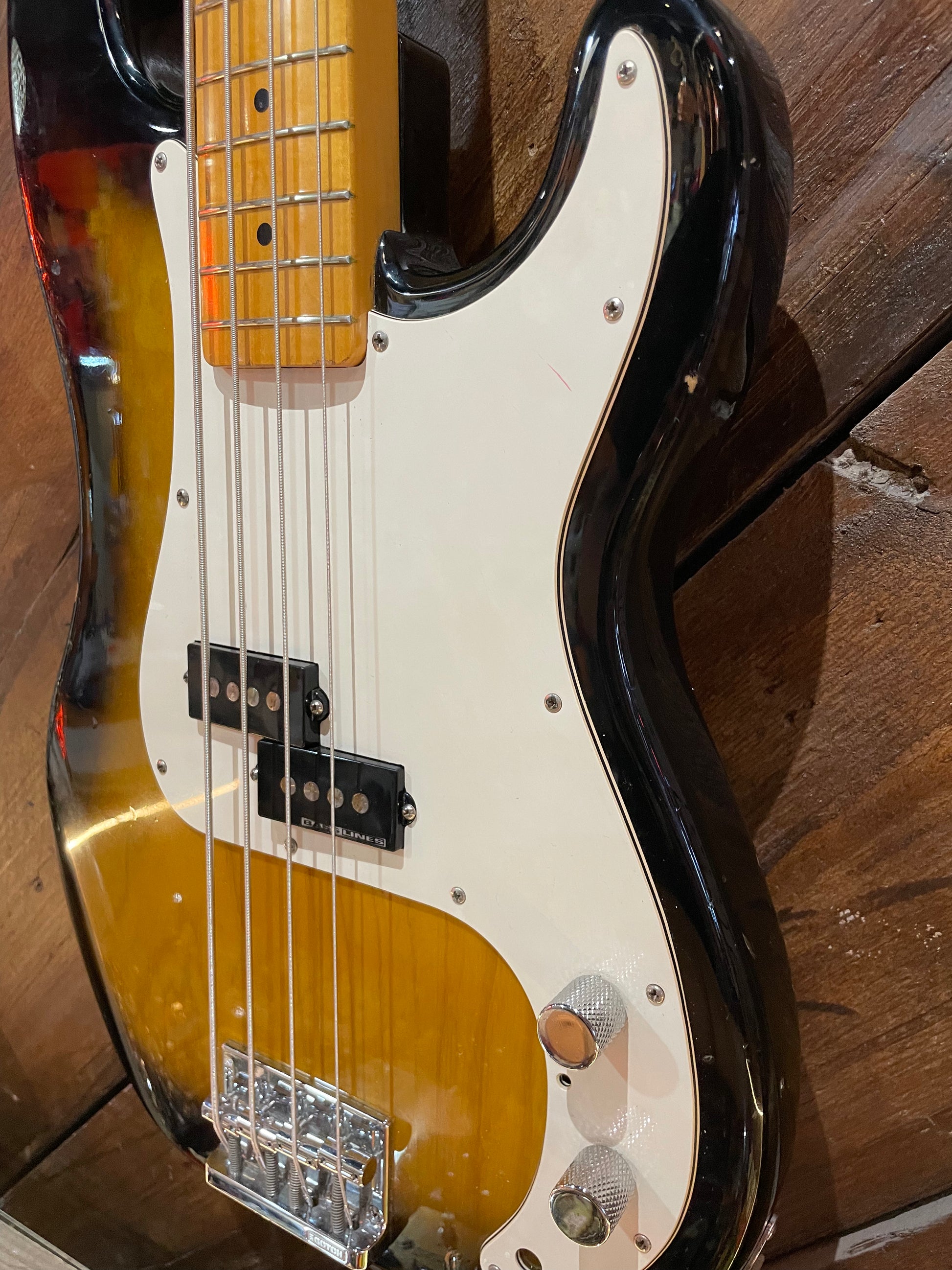 S/H 2002 Fender CIJ Sting Signature '57 Precision Bass, Two Tone Sunburst