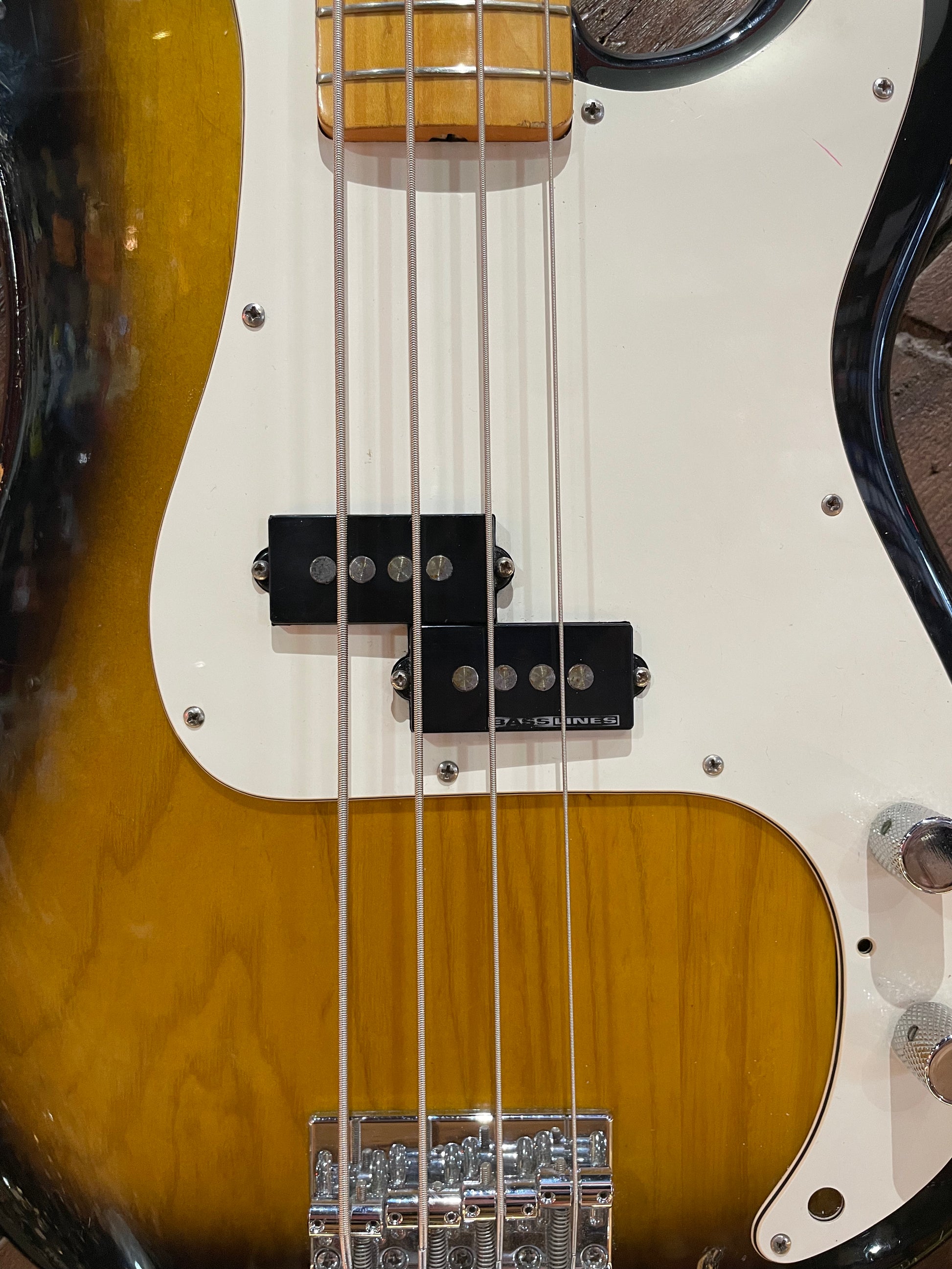 S/H 2002 Fender CIJ Sting Signature '57 Precision Bass, Two Tone Sunburst