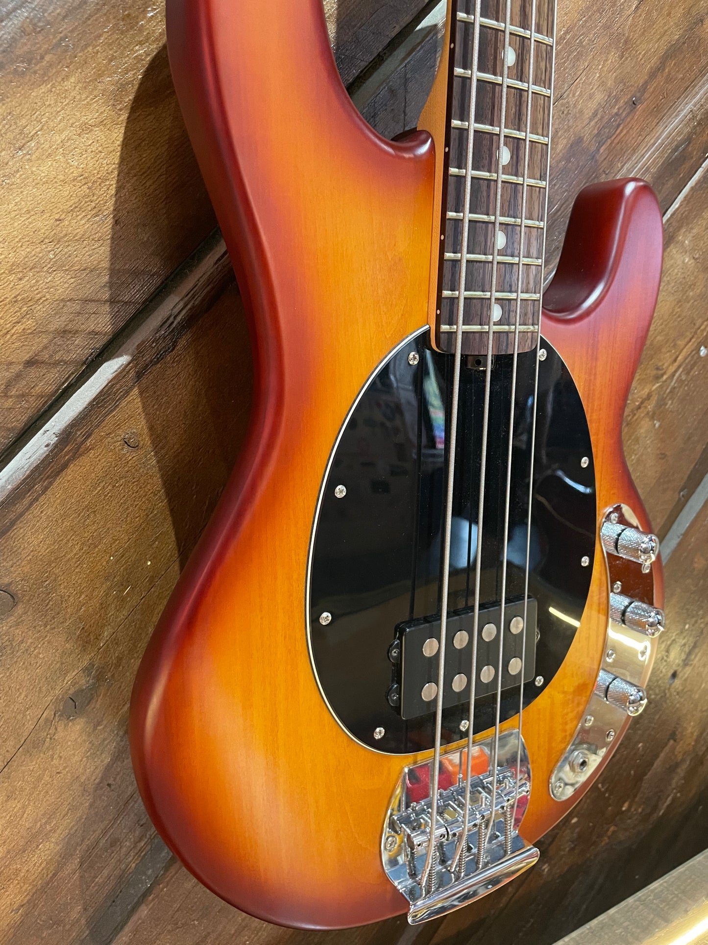 S/H Sterling By Music Man SUB Ray 4 Electric Bass, Honey Burst Satin