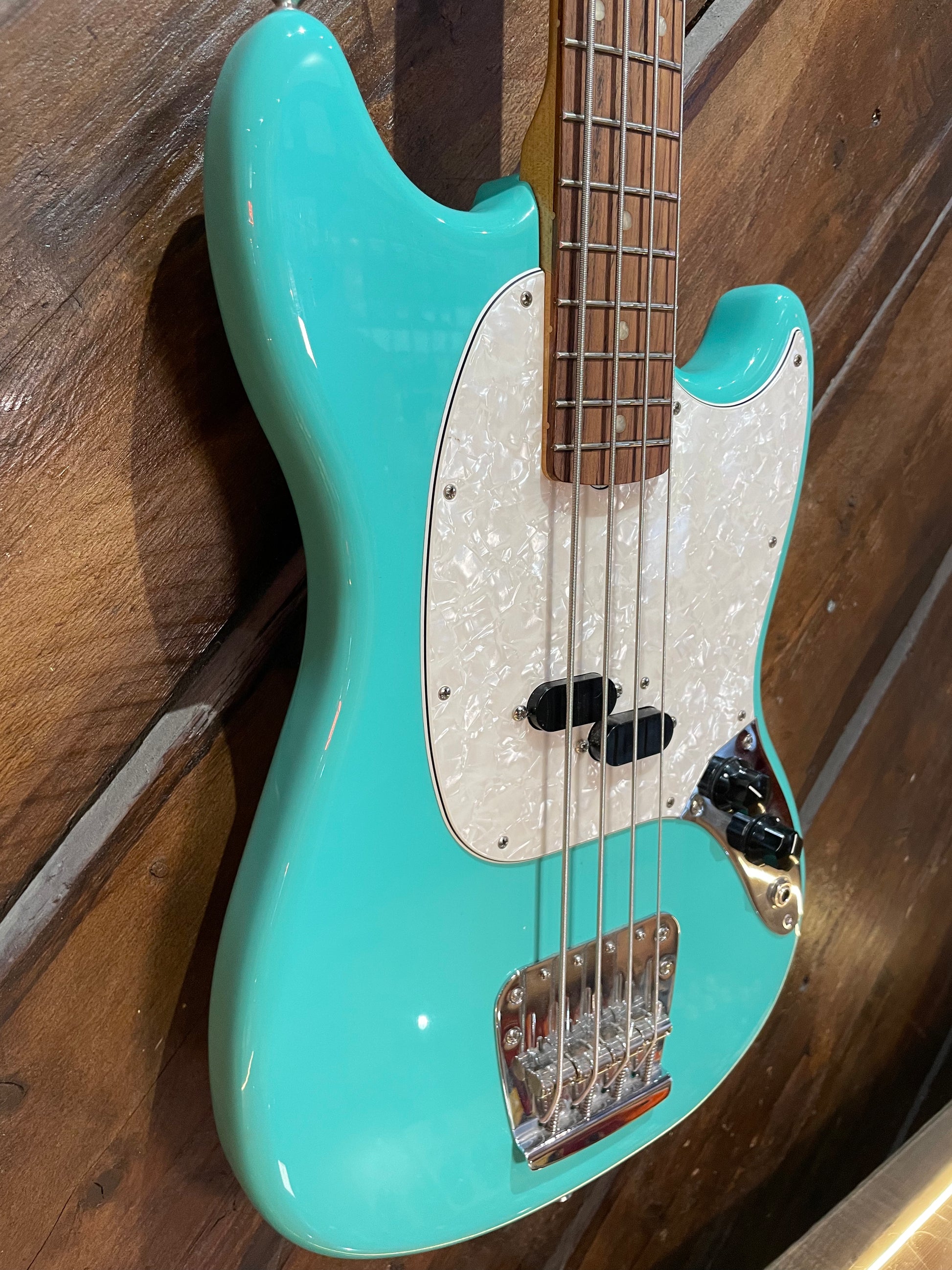 S/H 2022 Fender Vintera 60s Mustang Bass, Sea Foam Green