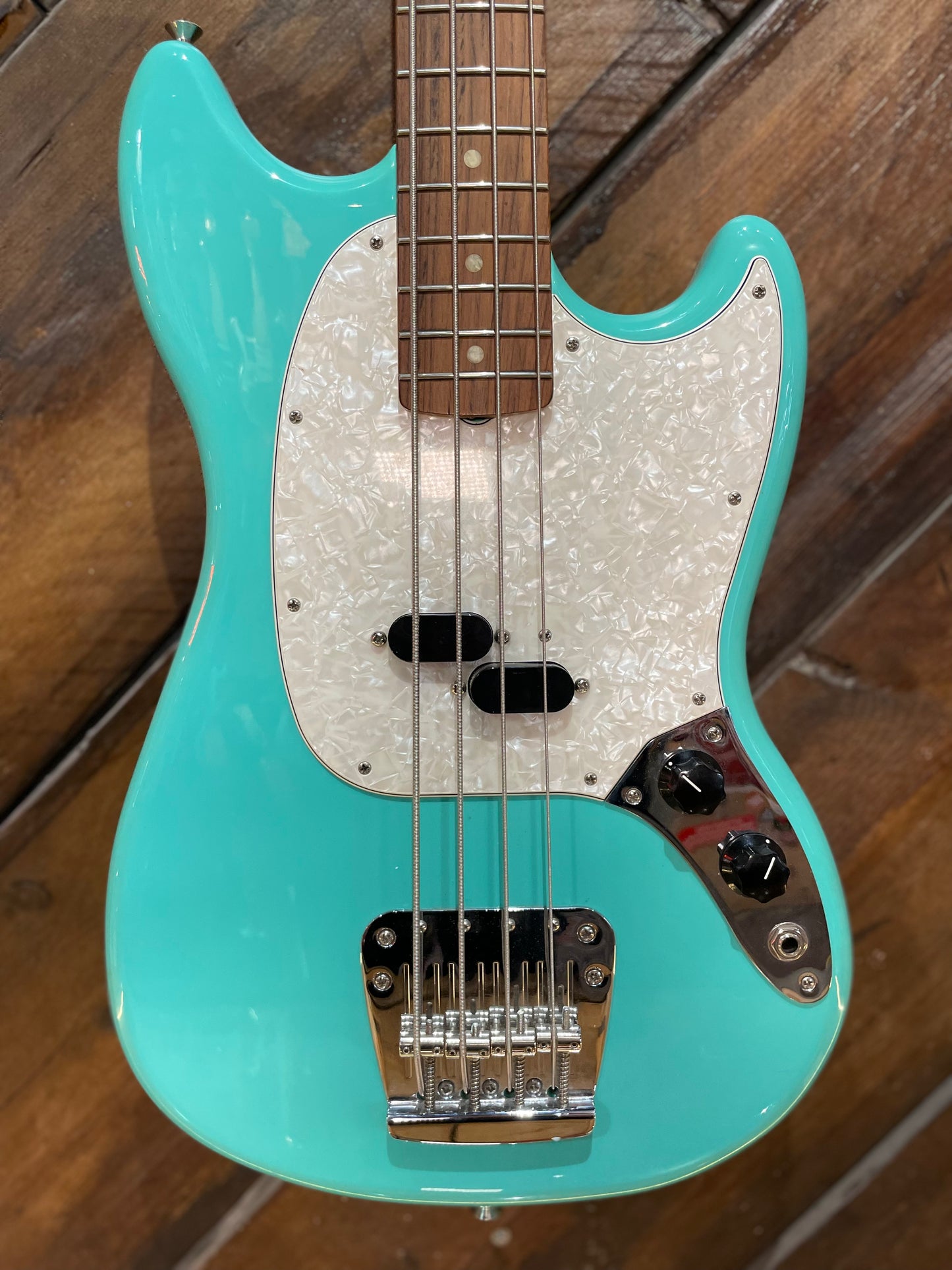 S/H 2022 Fender Vintera 60s Mustang Bass, Sea Foam Green