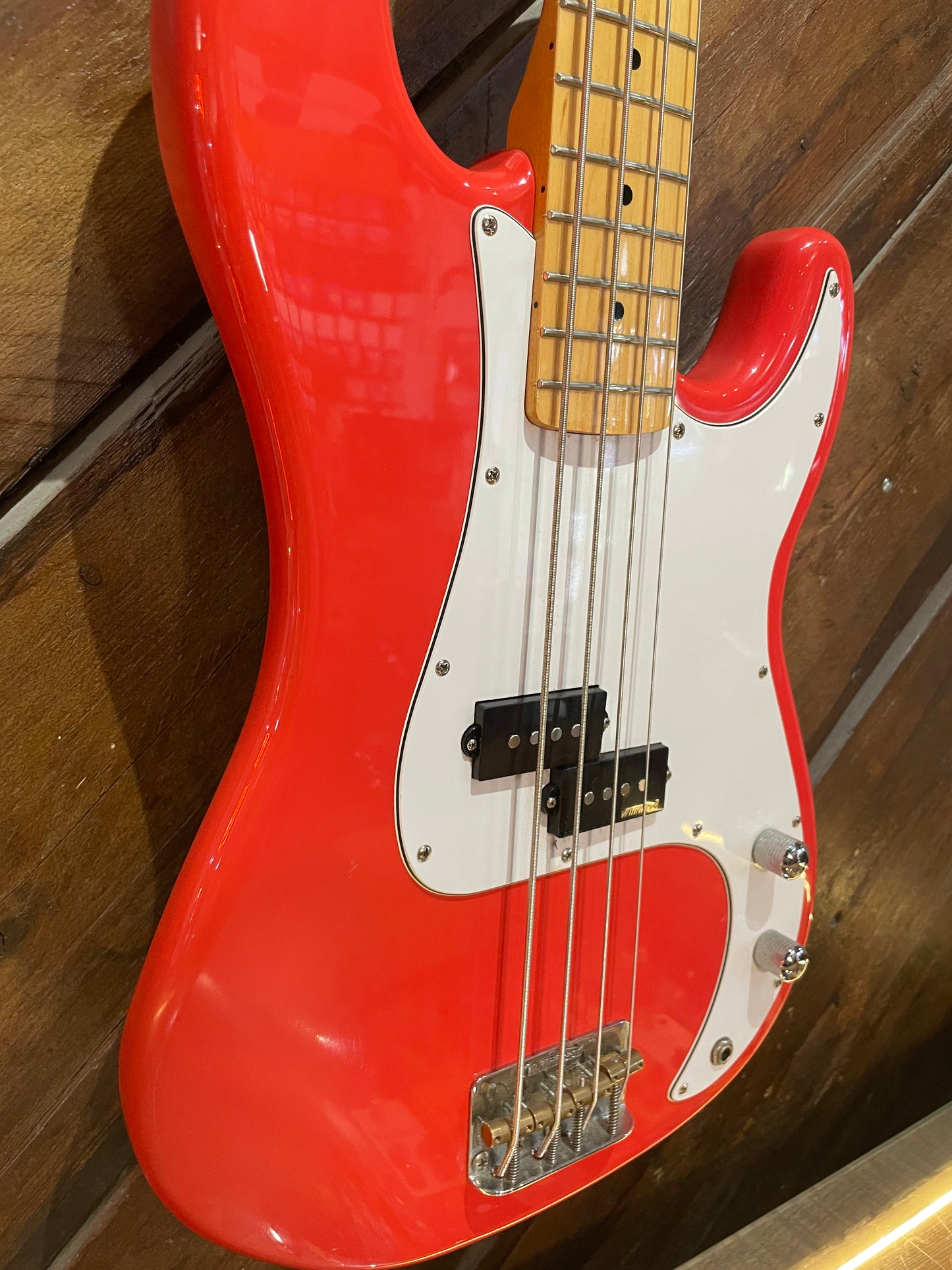 S/H Vintage Guitars ReIssue V4 Electric Bass, Fiesta Red
