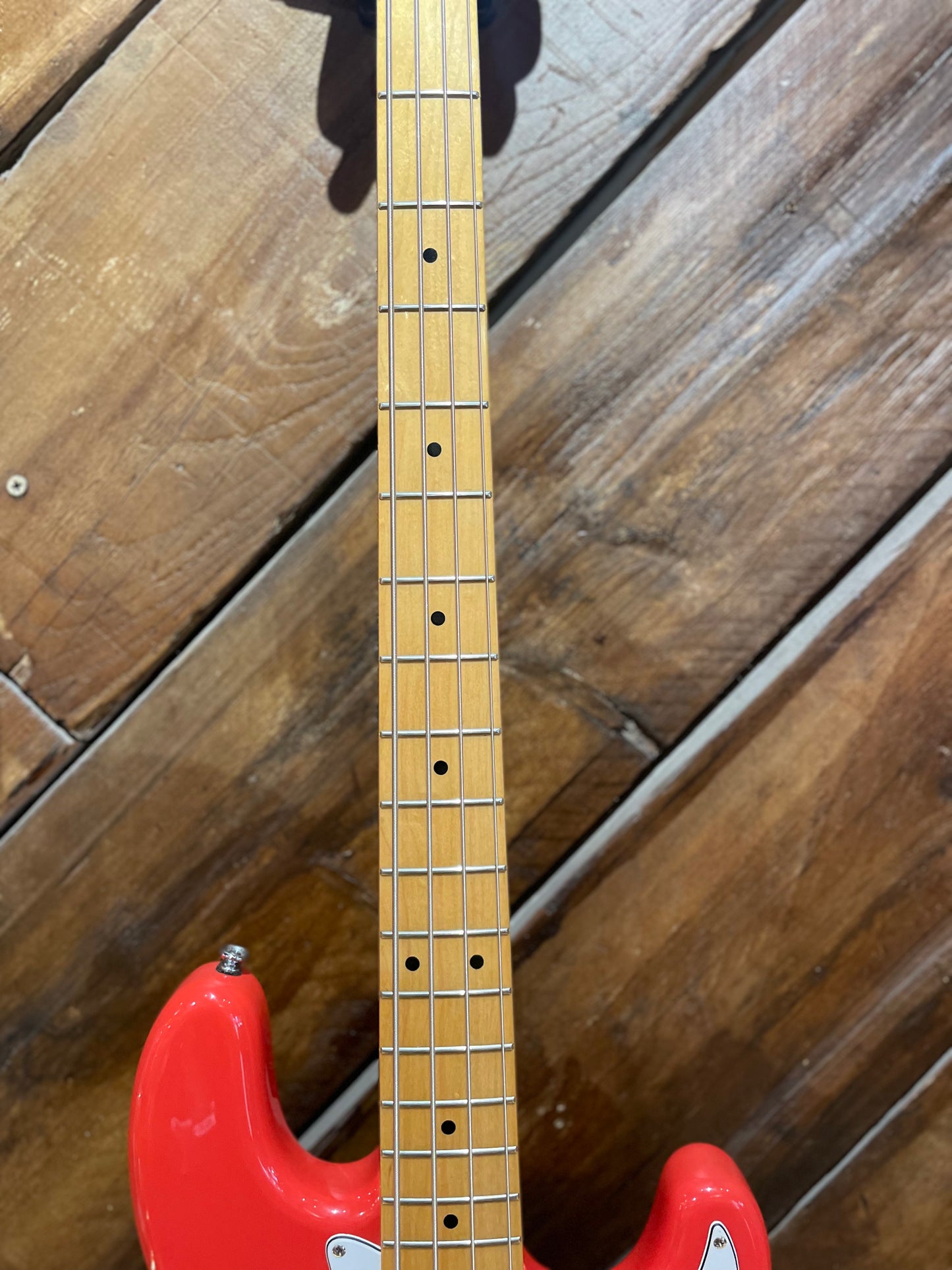 S/H Vintage Guitars ReIssue V4 Electric Bass, Fiesta Red