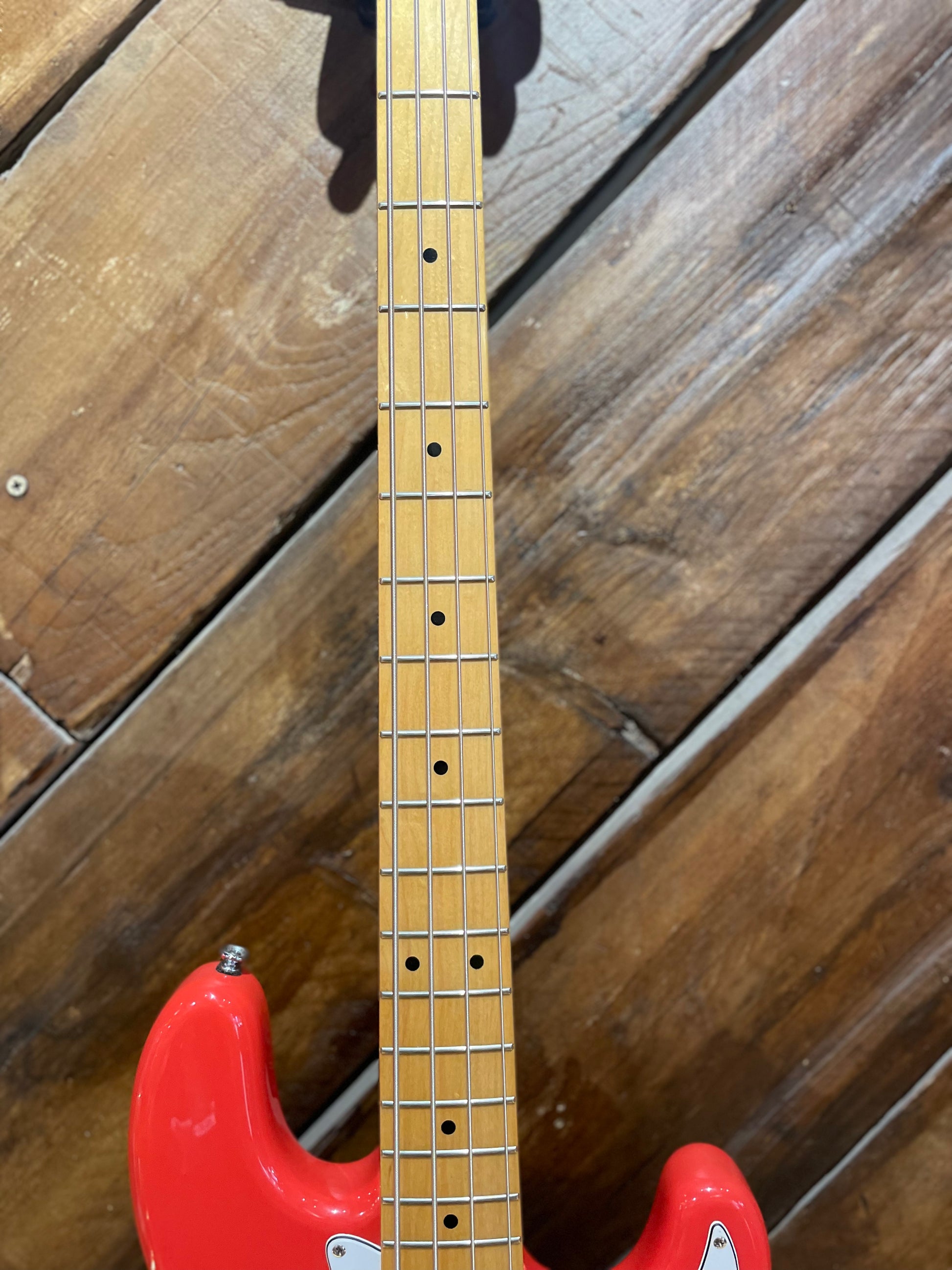 S/H Vintage Guitars ReIssue V4 Electric Bass, Fiesta Red