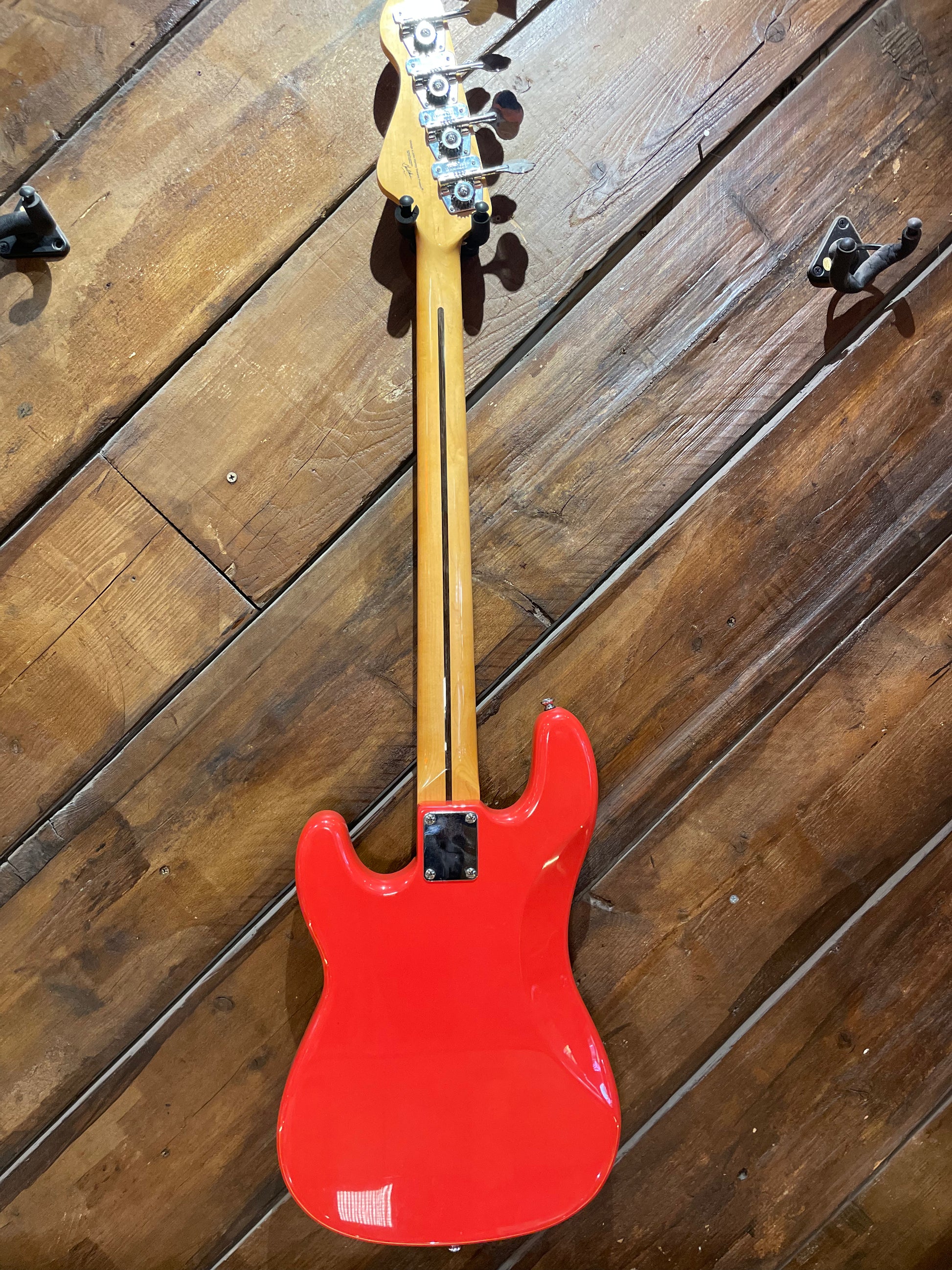S/H Vintage Guitars ReIssue V4 Electric Bass, Fiesta Red