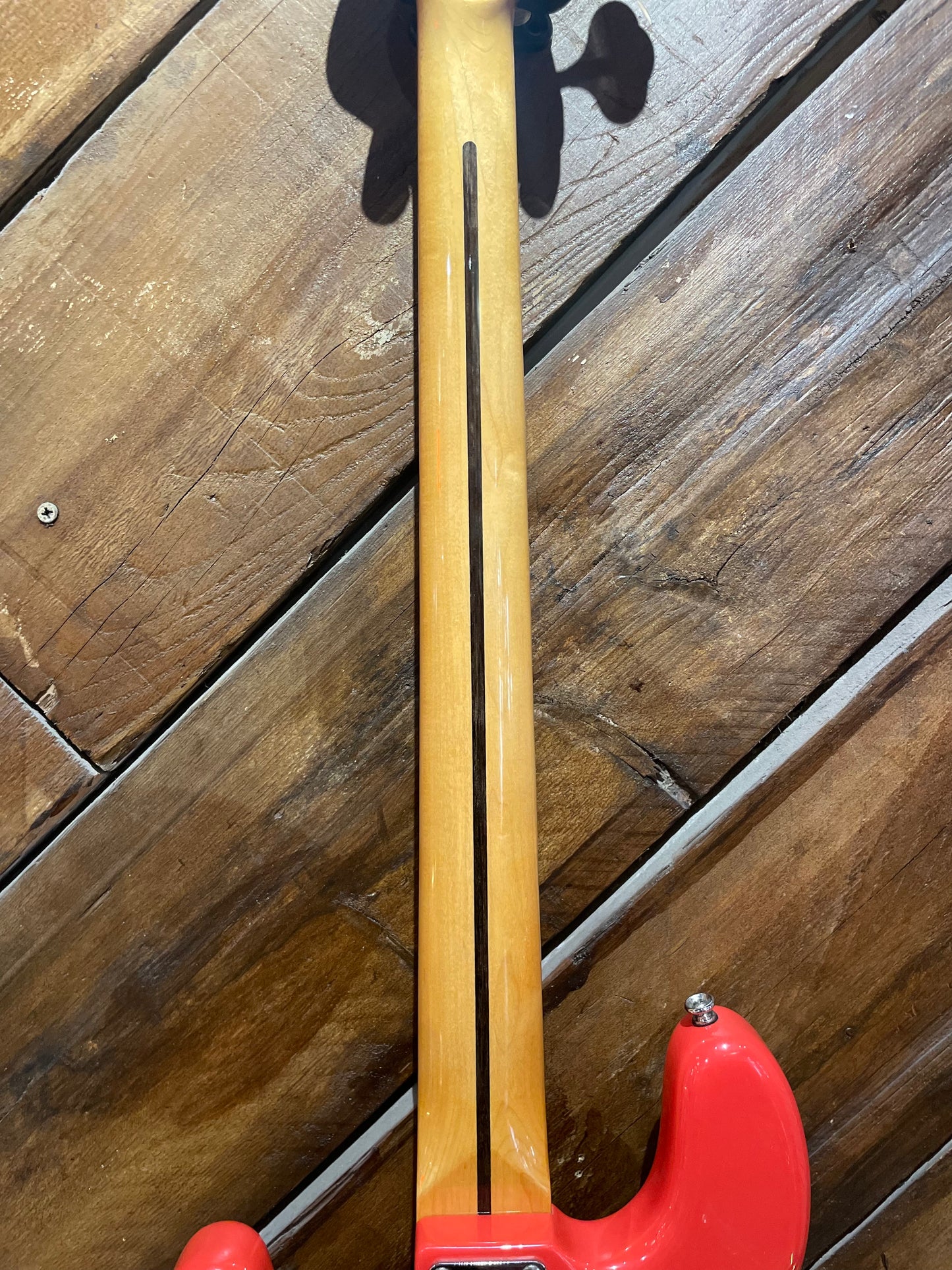 S/H Vintage Guitars ReIssue V4 Electric Bass, Fiesta Red