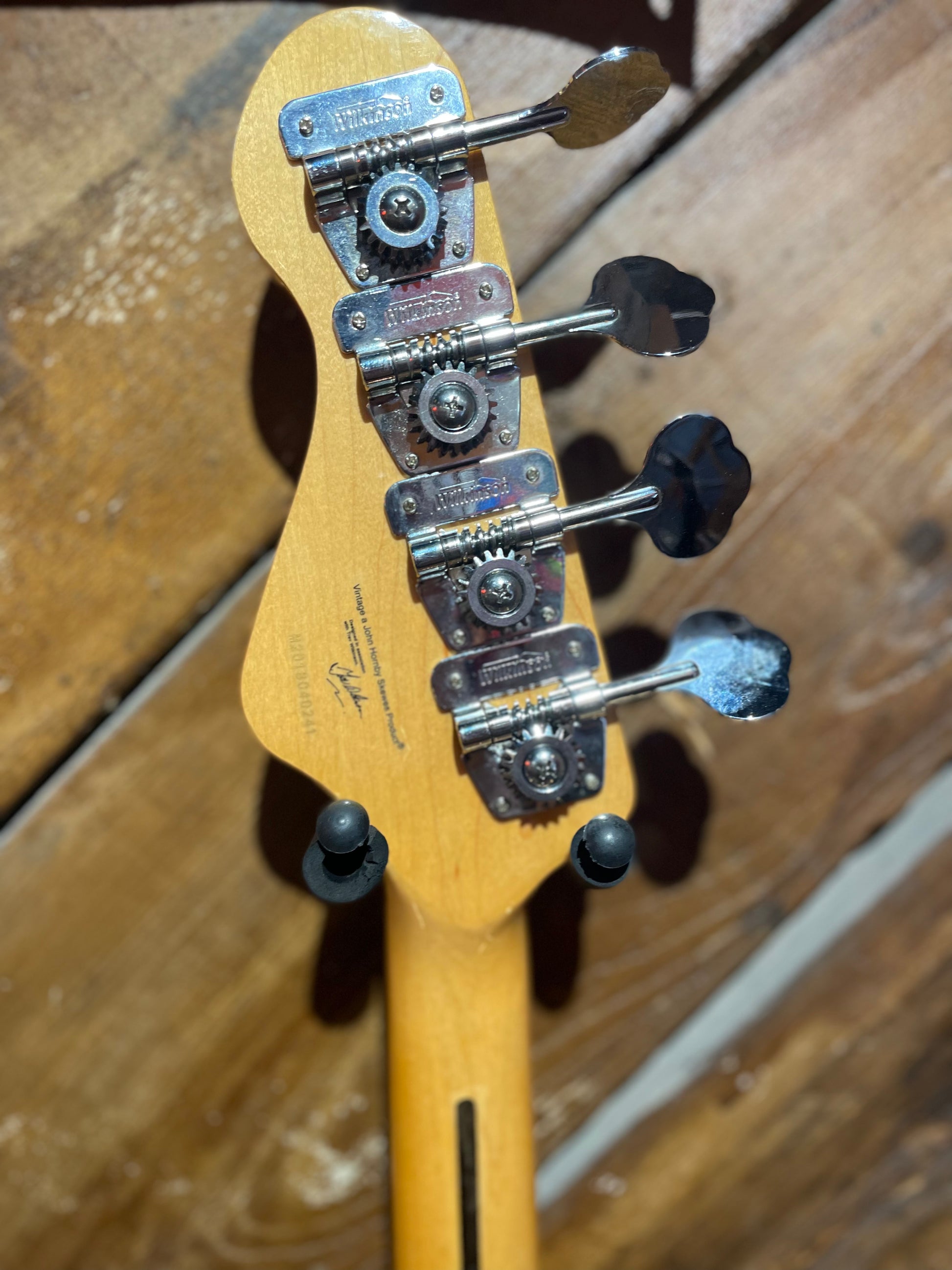 S/H Vintage Guitars ReIssue V4 Electric Bass, Fiesta Red