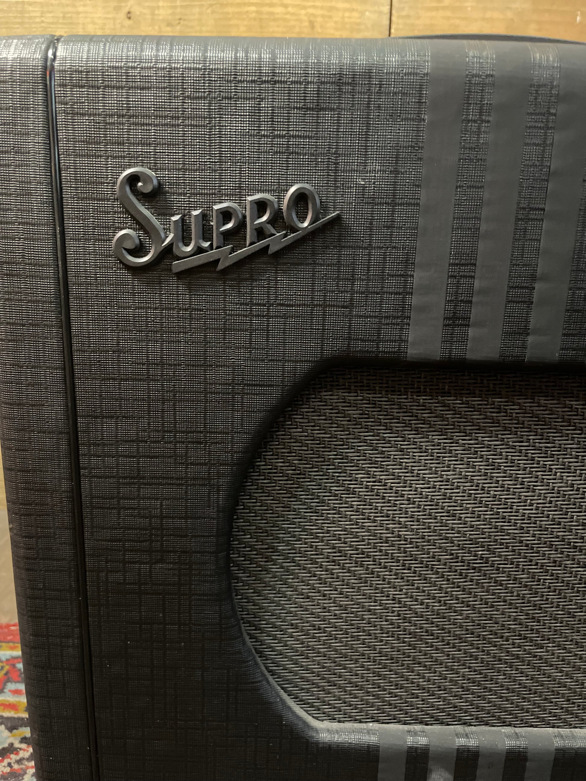 S/H Supro Delta King 10 Valve Combo Amplifier. Black