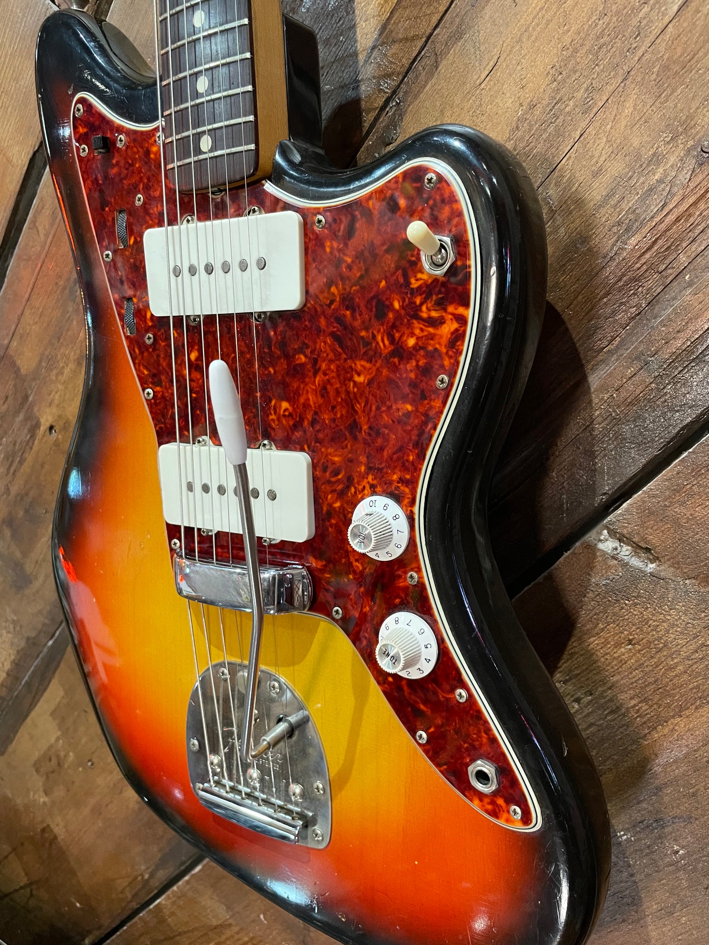S/H 1965 Fender Jazzmaster, Three Tone Sunburst