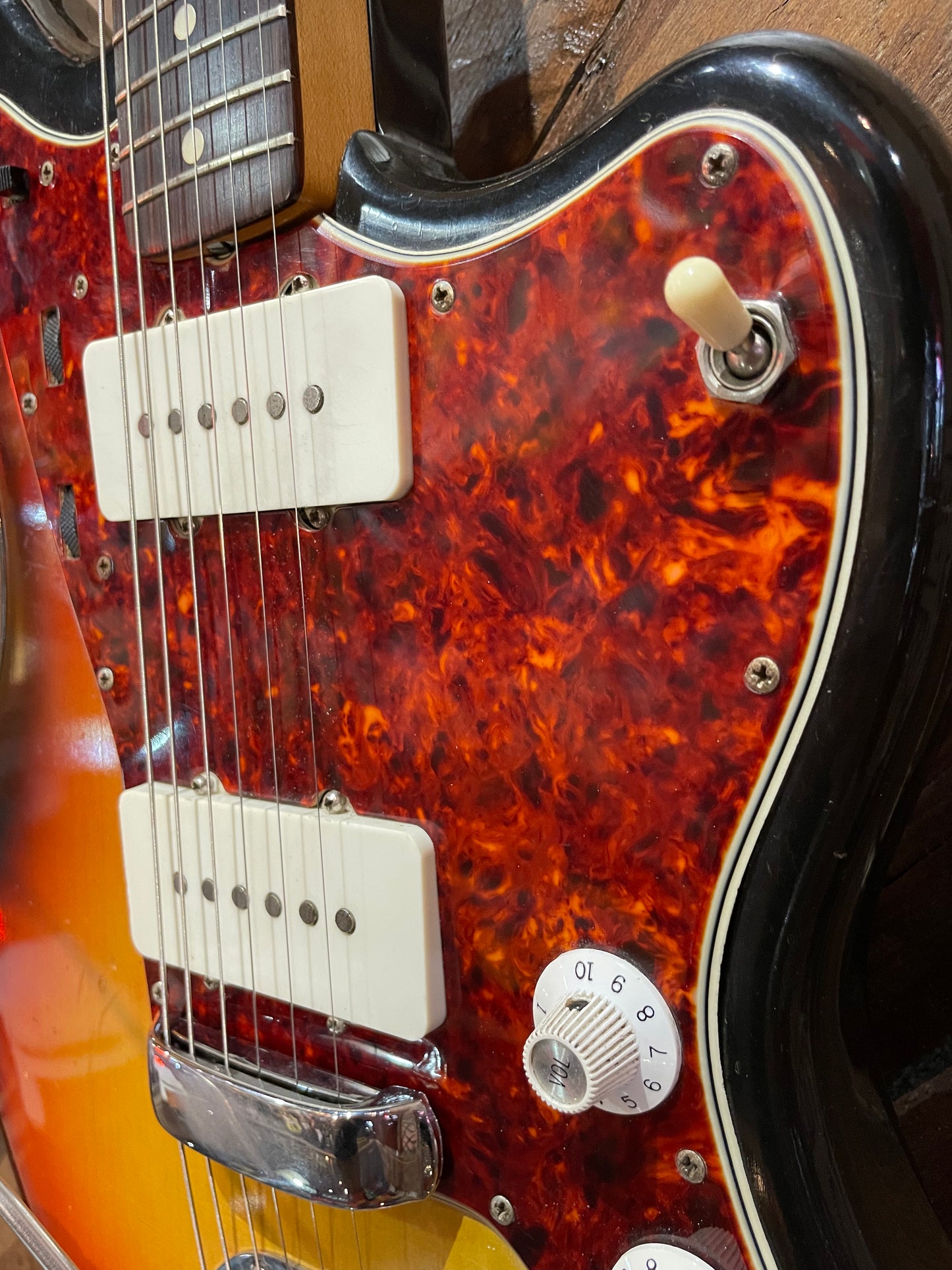 S/H 1965 Fender Jazzmaster, Three Tone Sunburst