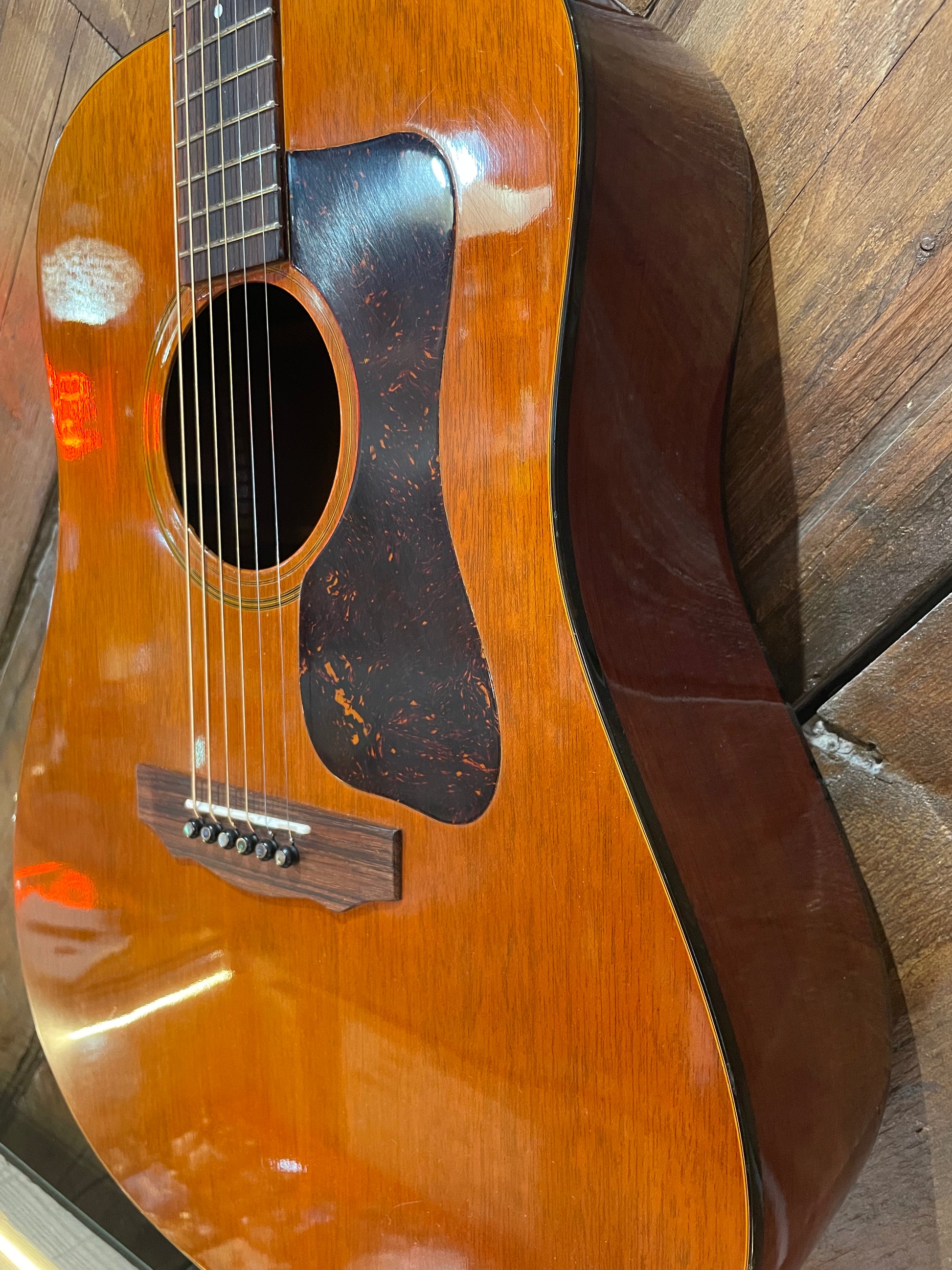 S/H 1973 Guild D-25 Dreadnought Acoustic Guitar, Natural