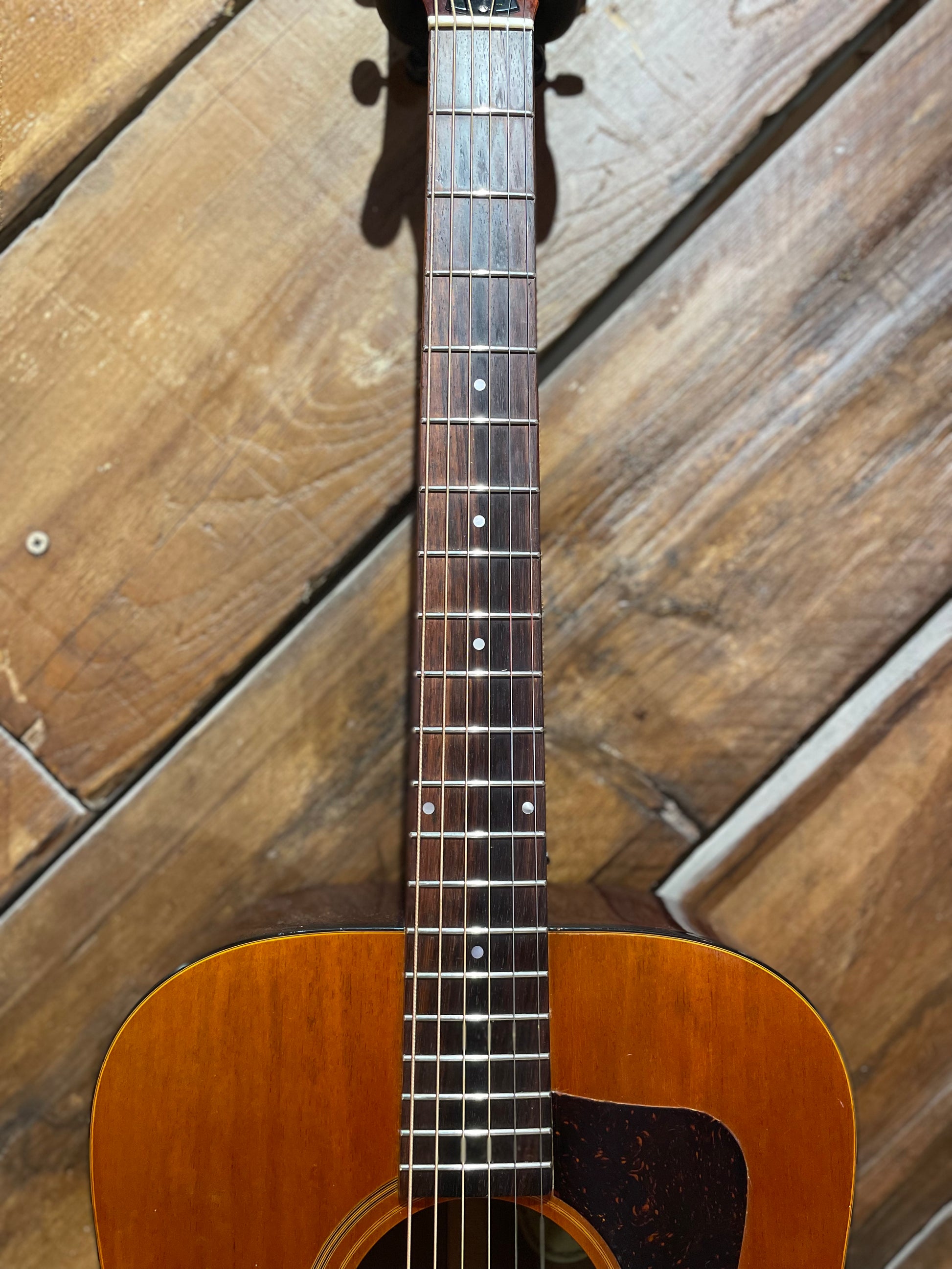 S/H 1973 Guild D-25 Dreadnought Acoustic Guitar, Natural