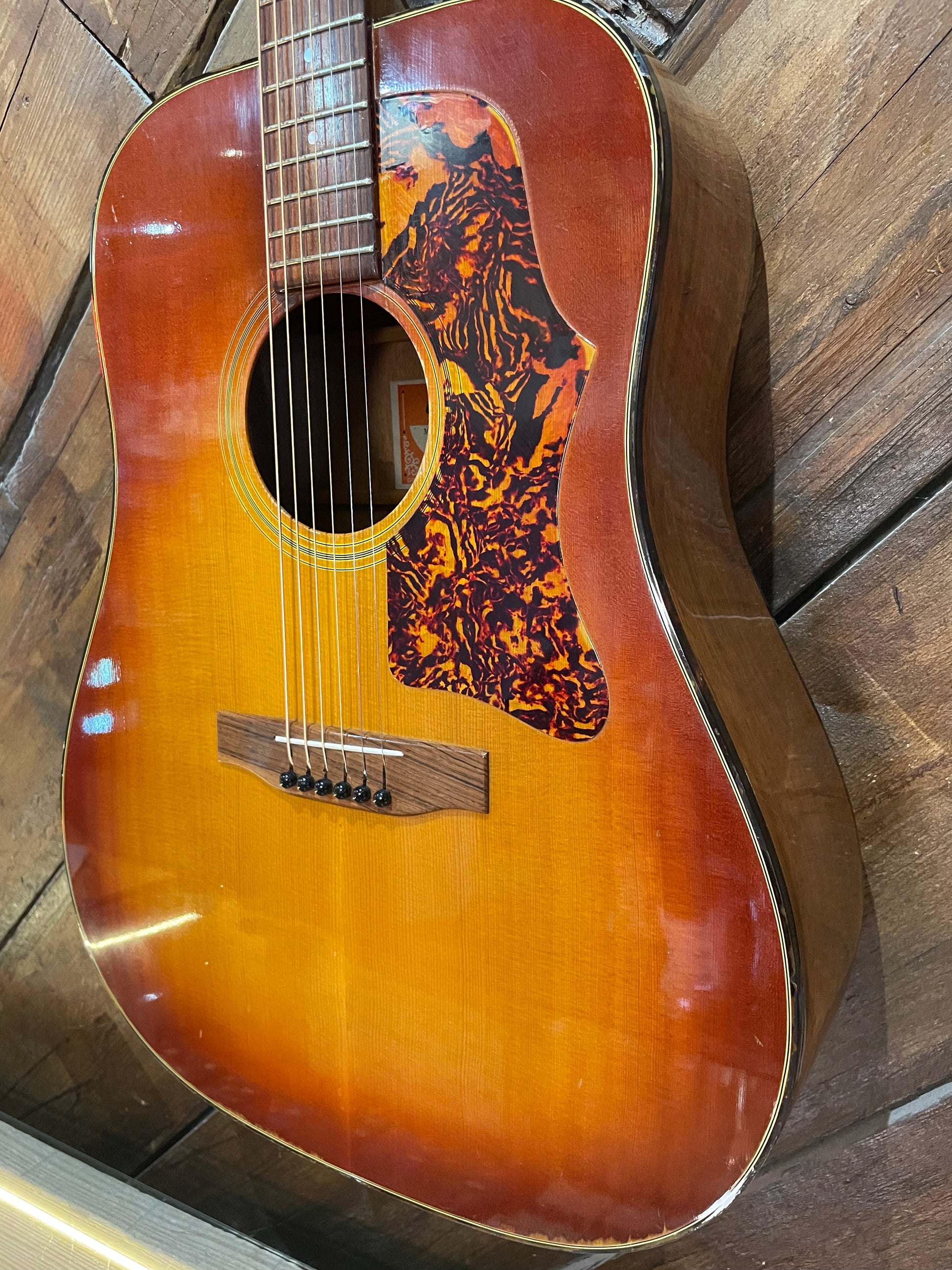 S/H 1973 Gibson J-45 Deluxe, Sunburst